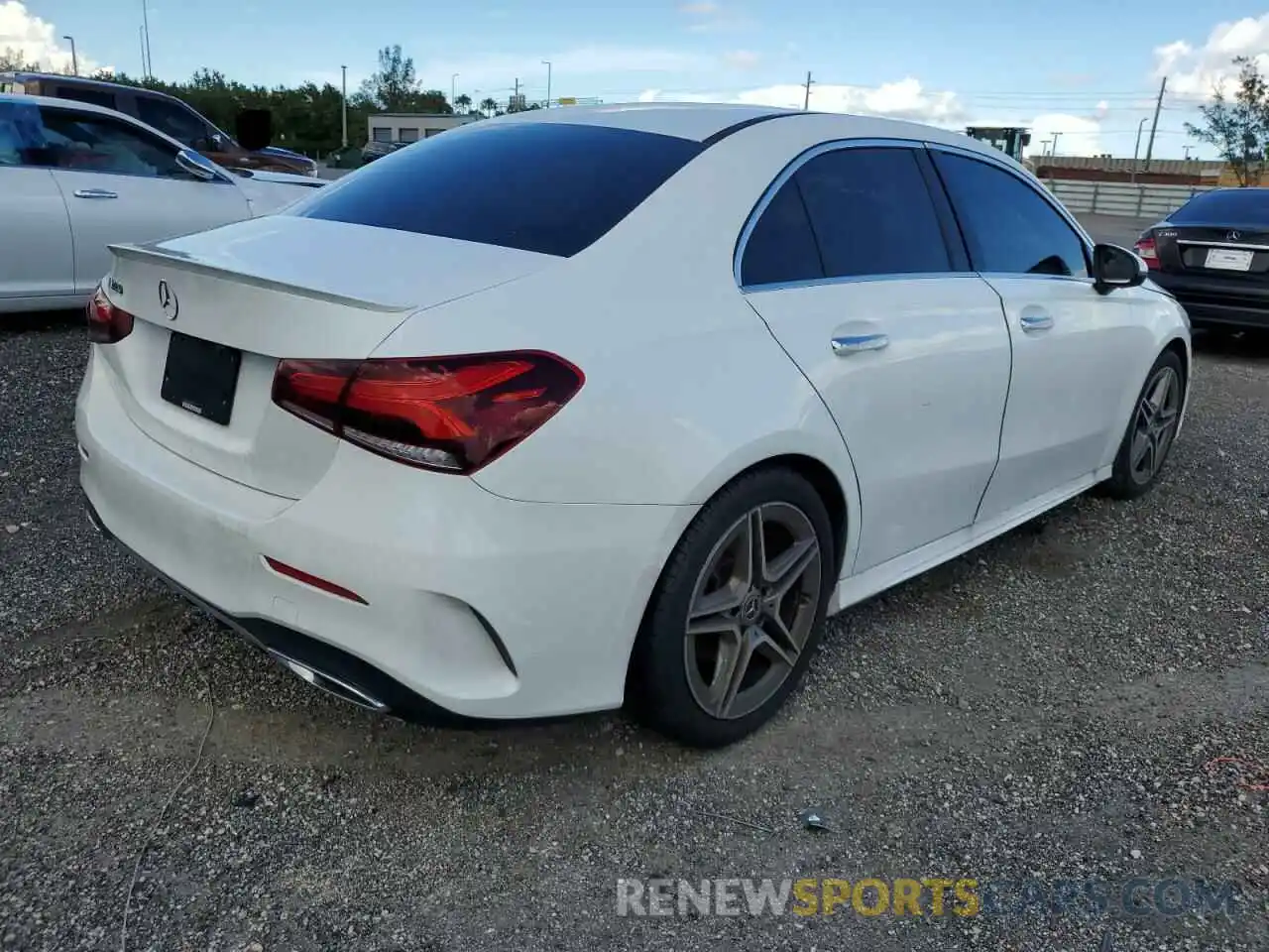 4 Photograph of a damaged car WDD3G4EB8KW025759 MERCEDES-BENZ A-CLASS 2019