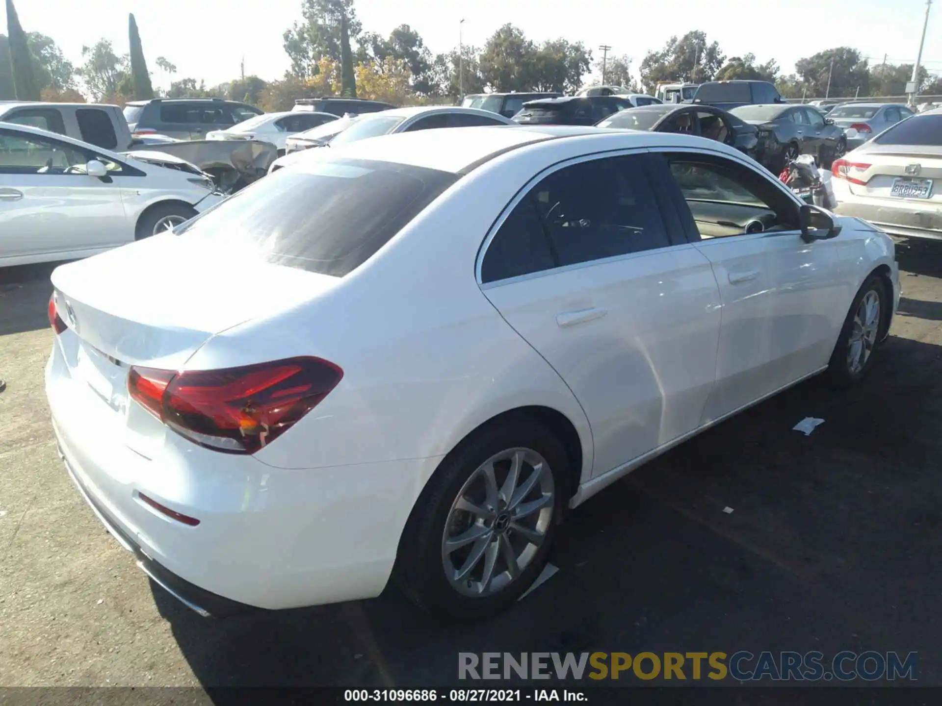 4 Photograph of a damaged car WDD3G4EB8KW026443 MERCEDES-BENZ A-CLASS 2019