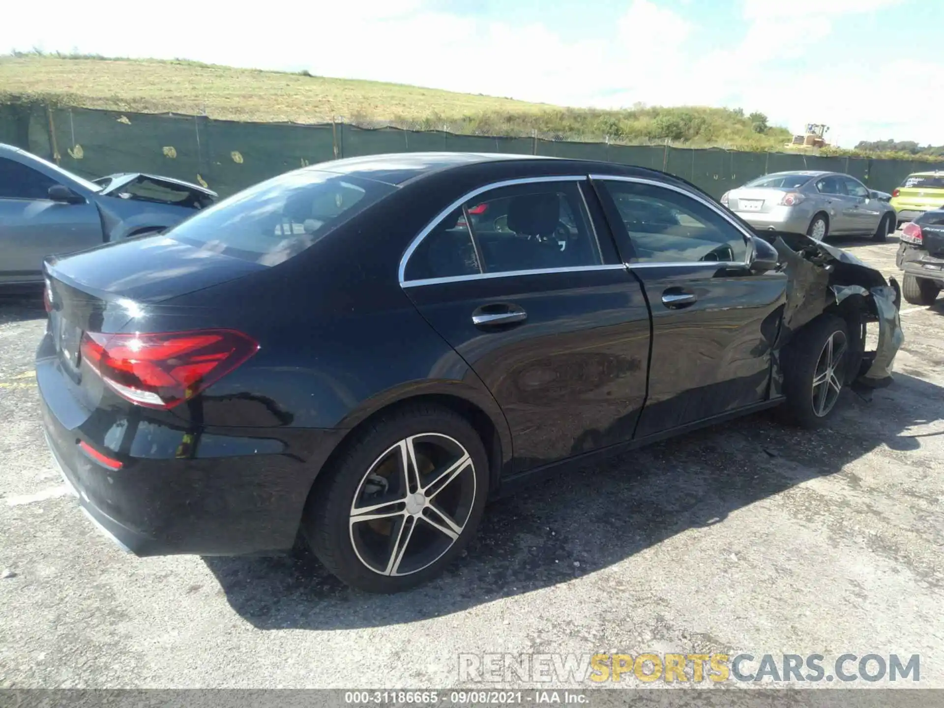 4 Photograph of a damaged car WDD3G4EB8KW028192 MERCEDES-BENZ A-CLASS 2019