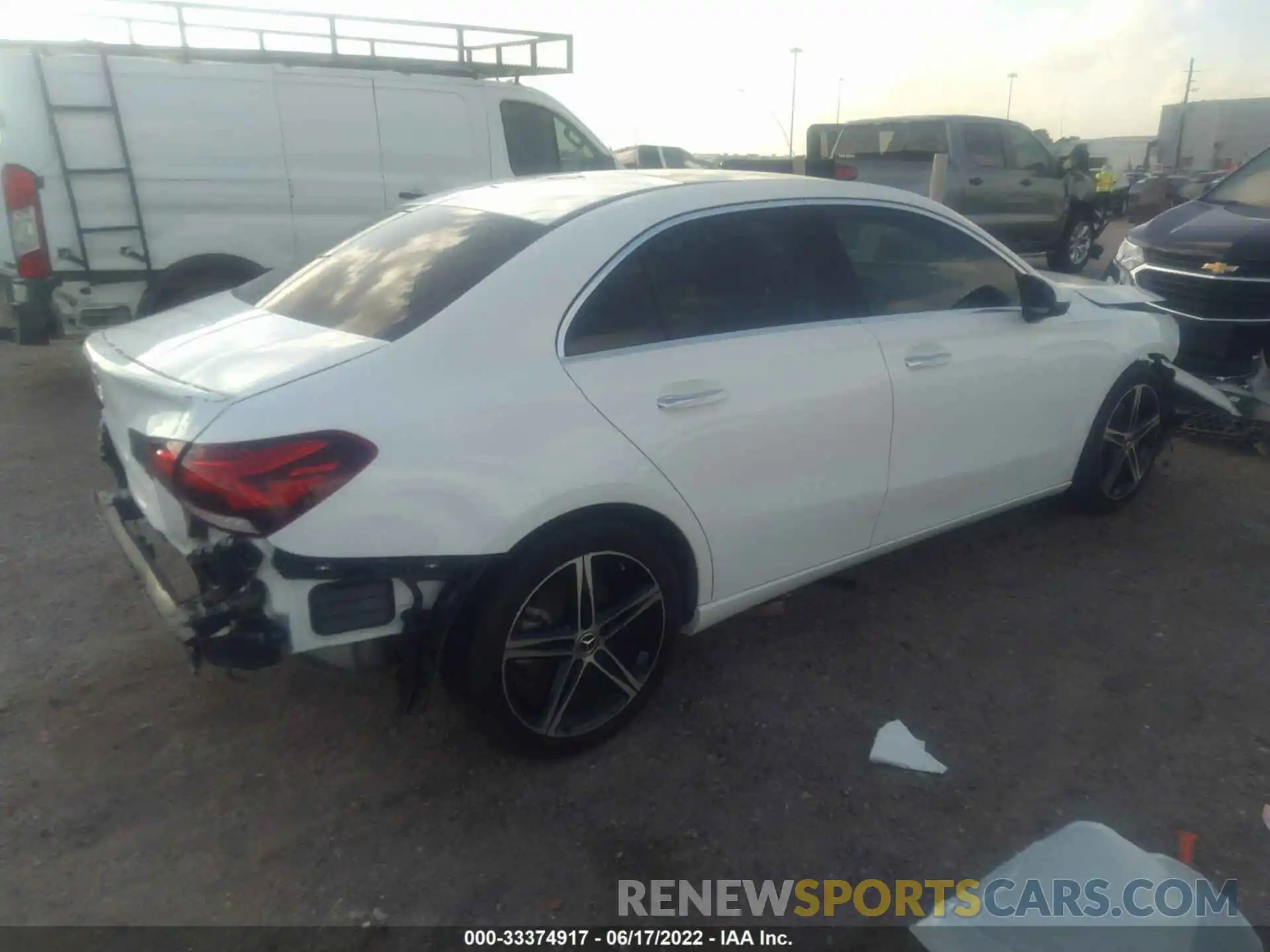 4 Photograph of a damaged car WDD3G4EB8KW035143 MERCEDES-BENZ A-CLASS 2019