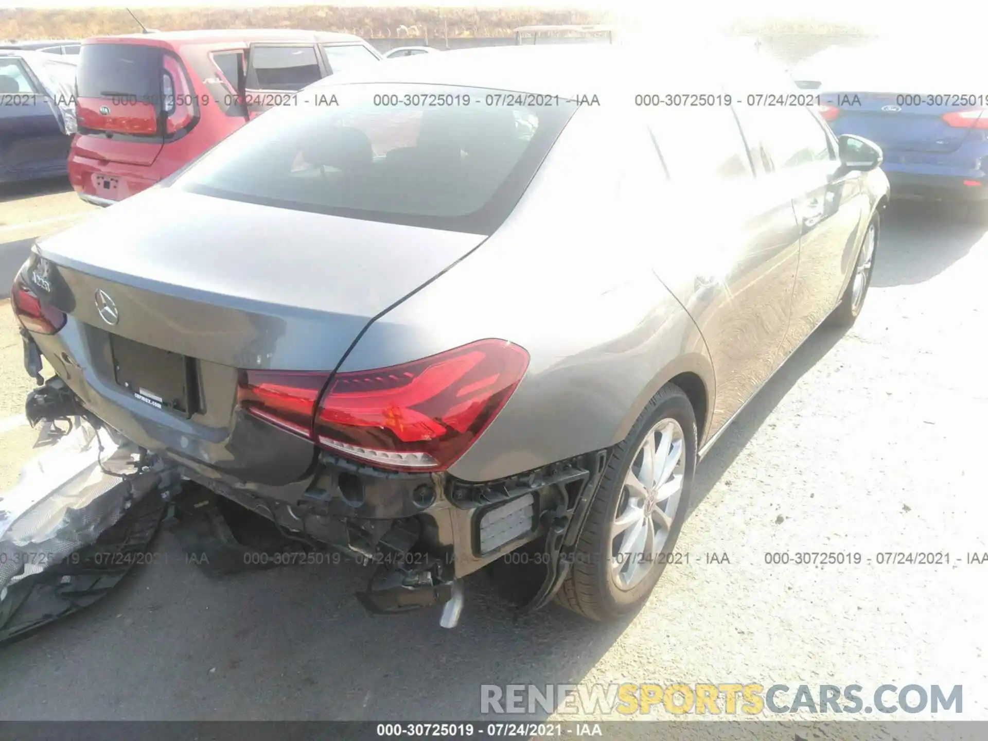 4 Photograph of a damaged car WDD3G4EB9KW026208 MERCEDES-BENZ A-CLASS 2019