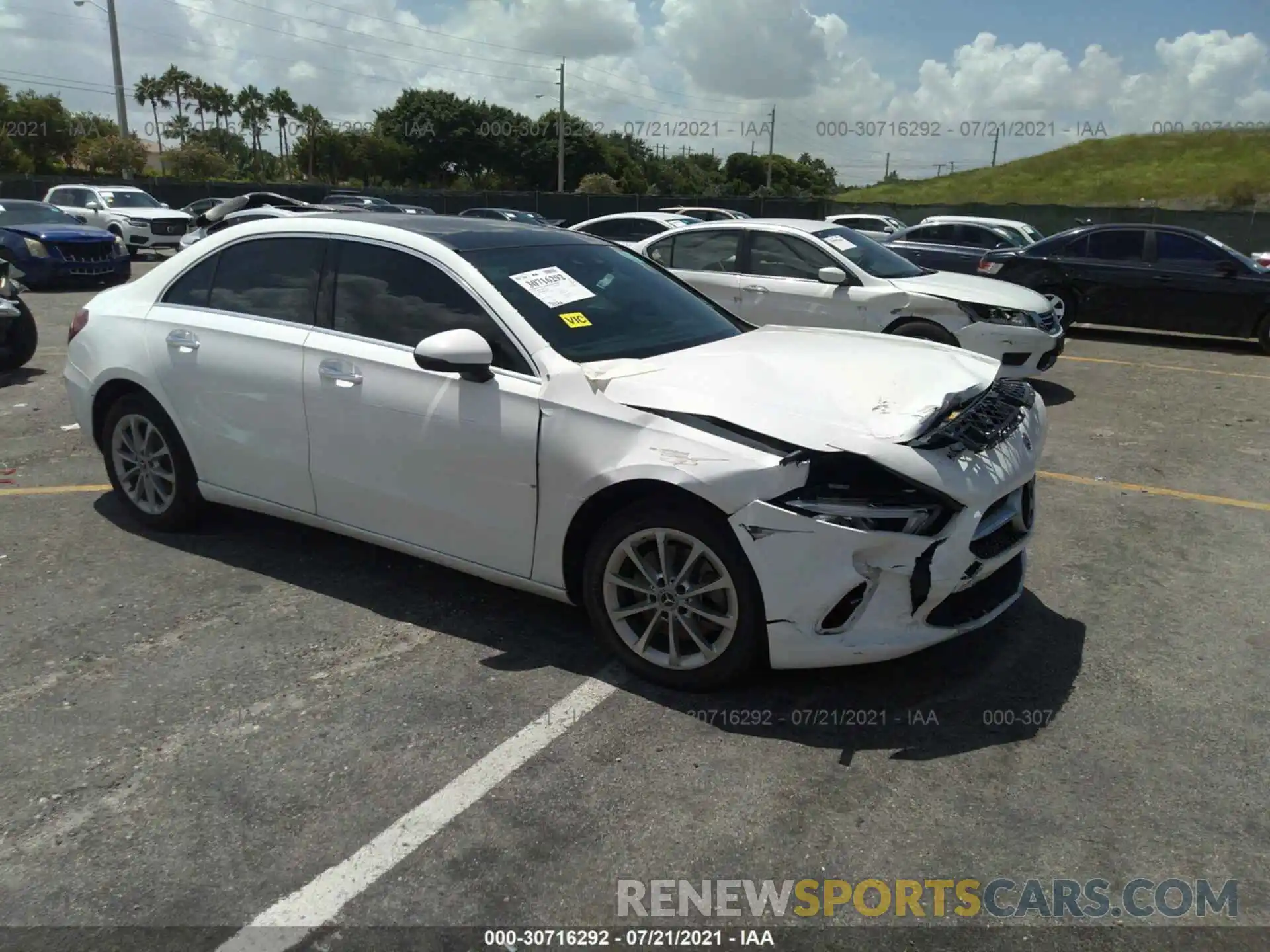 1 Photograph of a damaged car WDD3G4EBXKW003049 MERCEDES-BENZ A-CLASS 2019