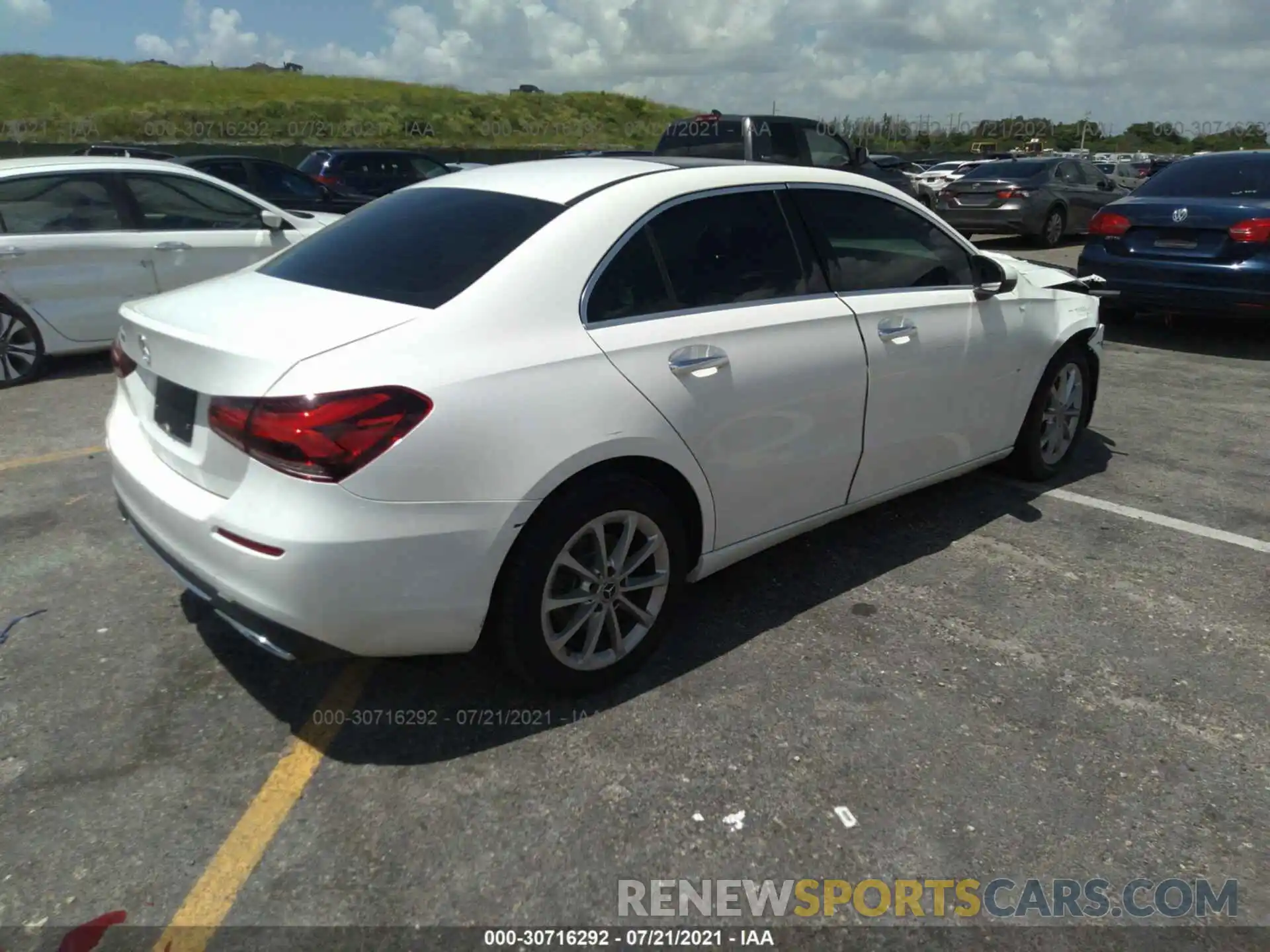 4 Photograph of a damaged car WDD3G4EBXKW003049 MERCEDES-BENZ A-CLASS 2019