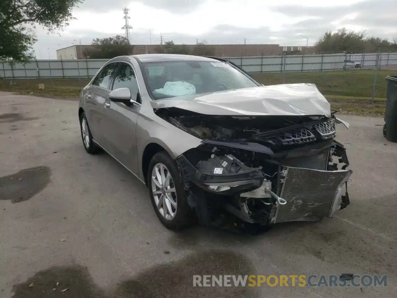 1 Photograph of a damaged car WDD3G4EBXKW025584 MERCEDES-BENZ A-CLASS 2019