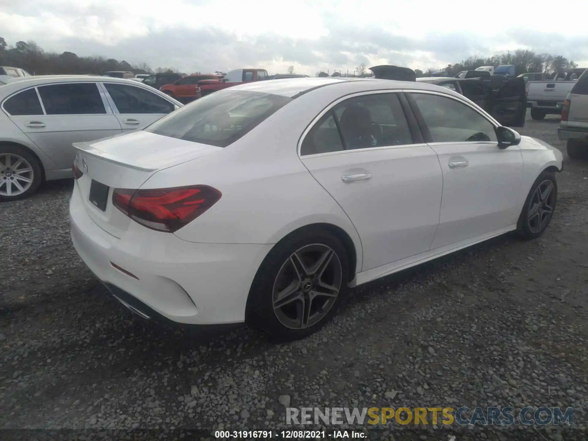 4 Photograph of a damaged car WDD3G4EBXKW034477 MERCEDES-BENZ A-CLASS 2019