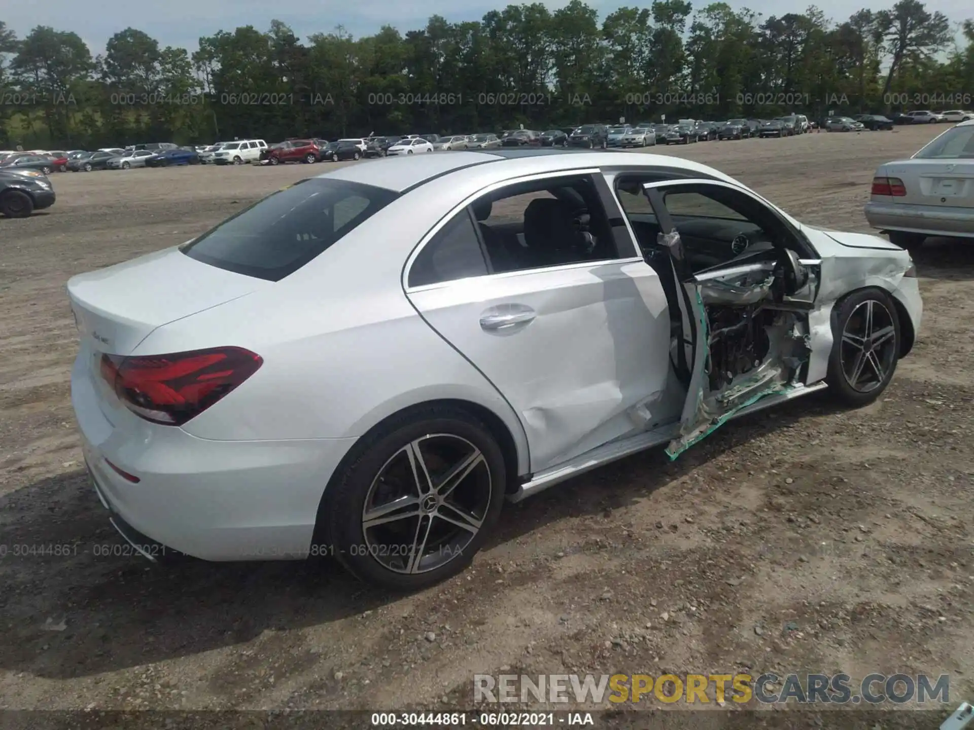 4 Photograph of a damaged car WDD3G4FB2KW022774 MERCEDES-BENZ A-CLASS 2019