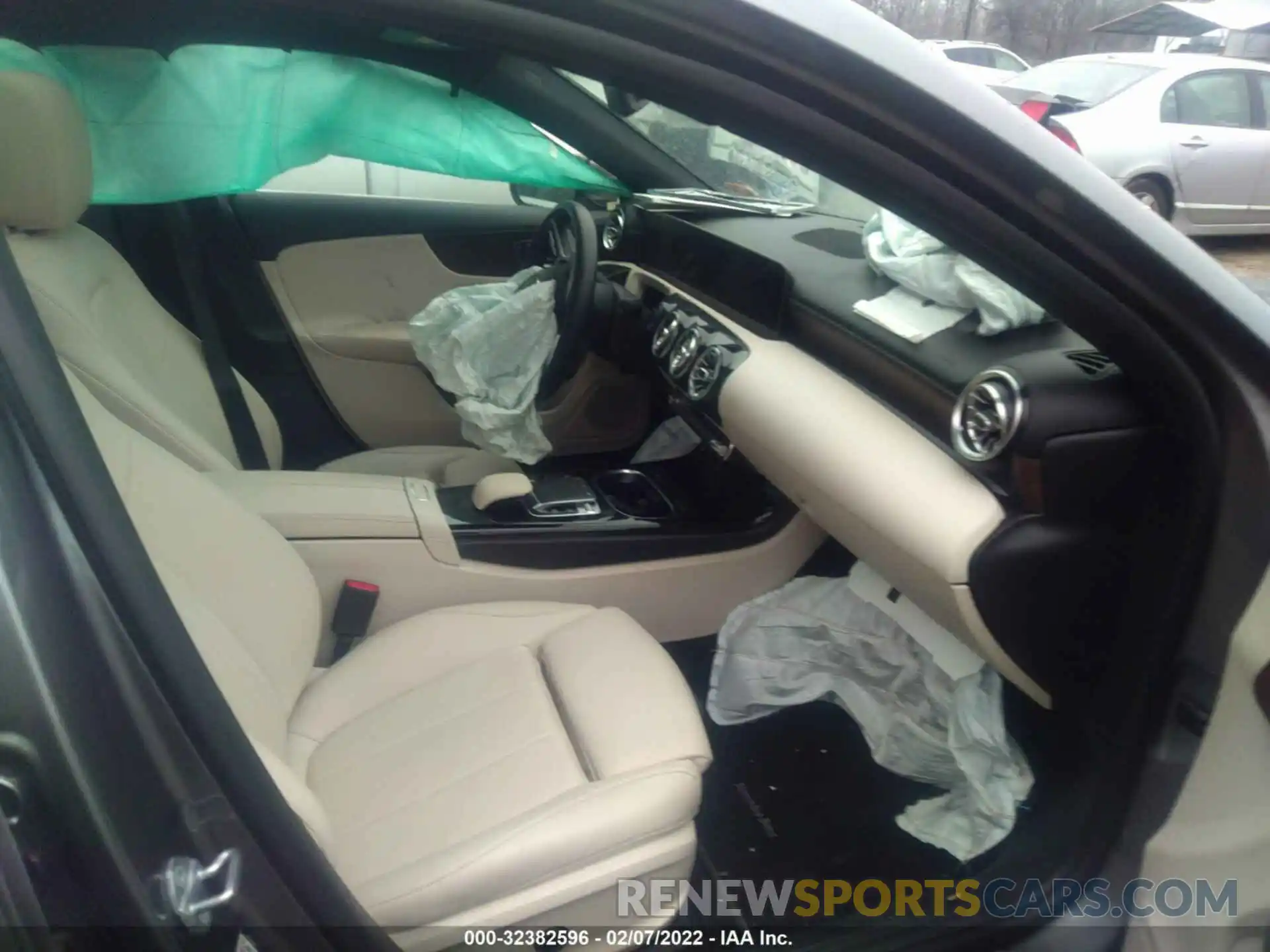 5 Photograph of a damaged car WDD3G4FB3KW021374 MERCEDES-BENZ A-CLASS 2019