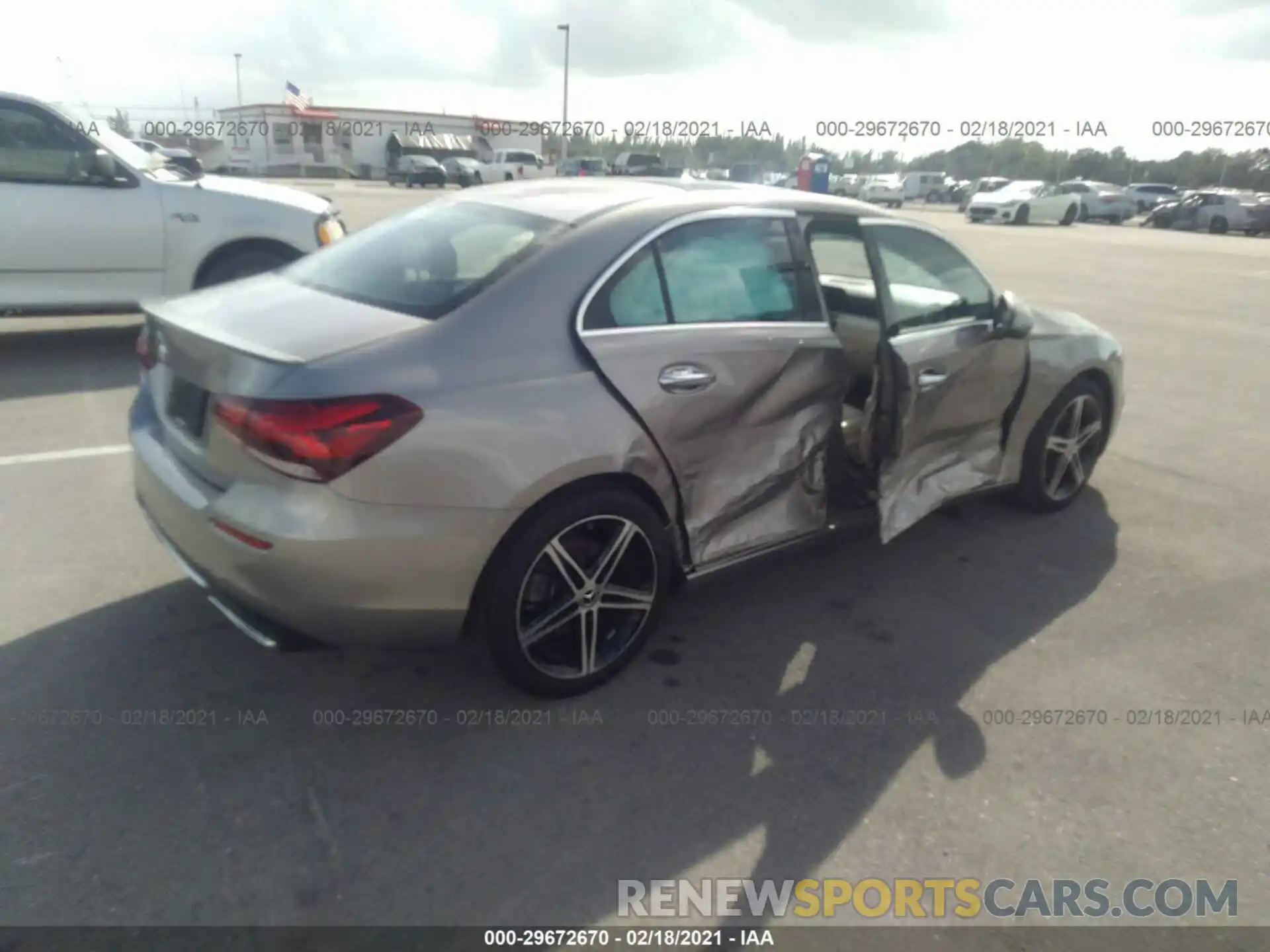 4 Фотография поврежденного автомобиля W1K3G4EB1LW047605 MERCEDES-BENZ A-CLASS 2020