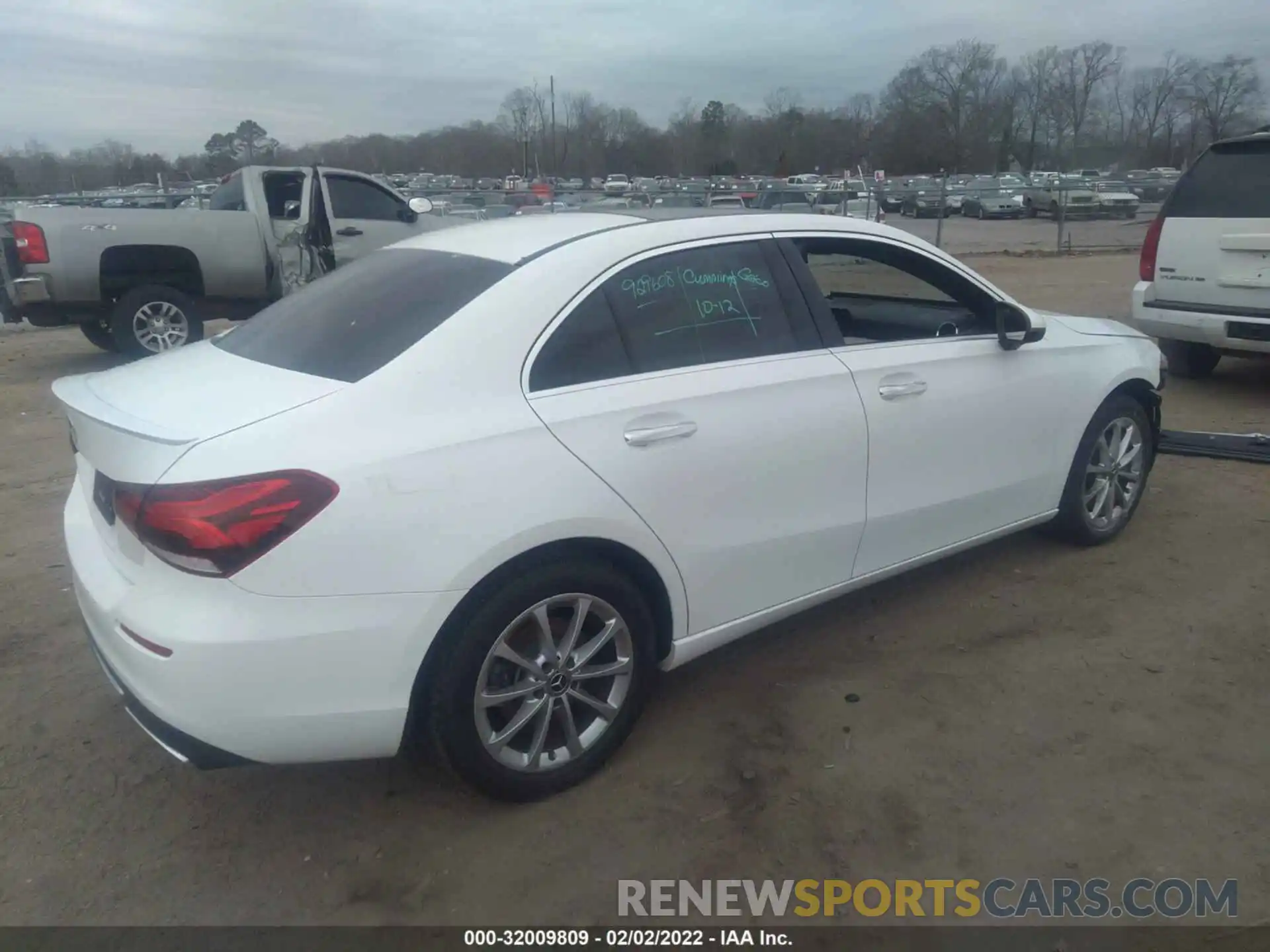 4 Photograph of a damaged car W1K3G4EB5LJ230115 MERCEDES-BENZ A-CLASS 2020