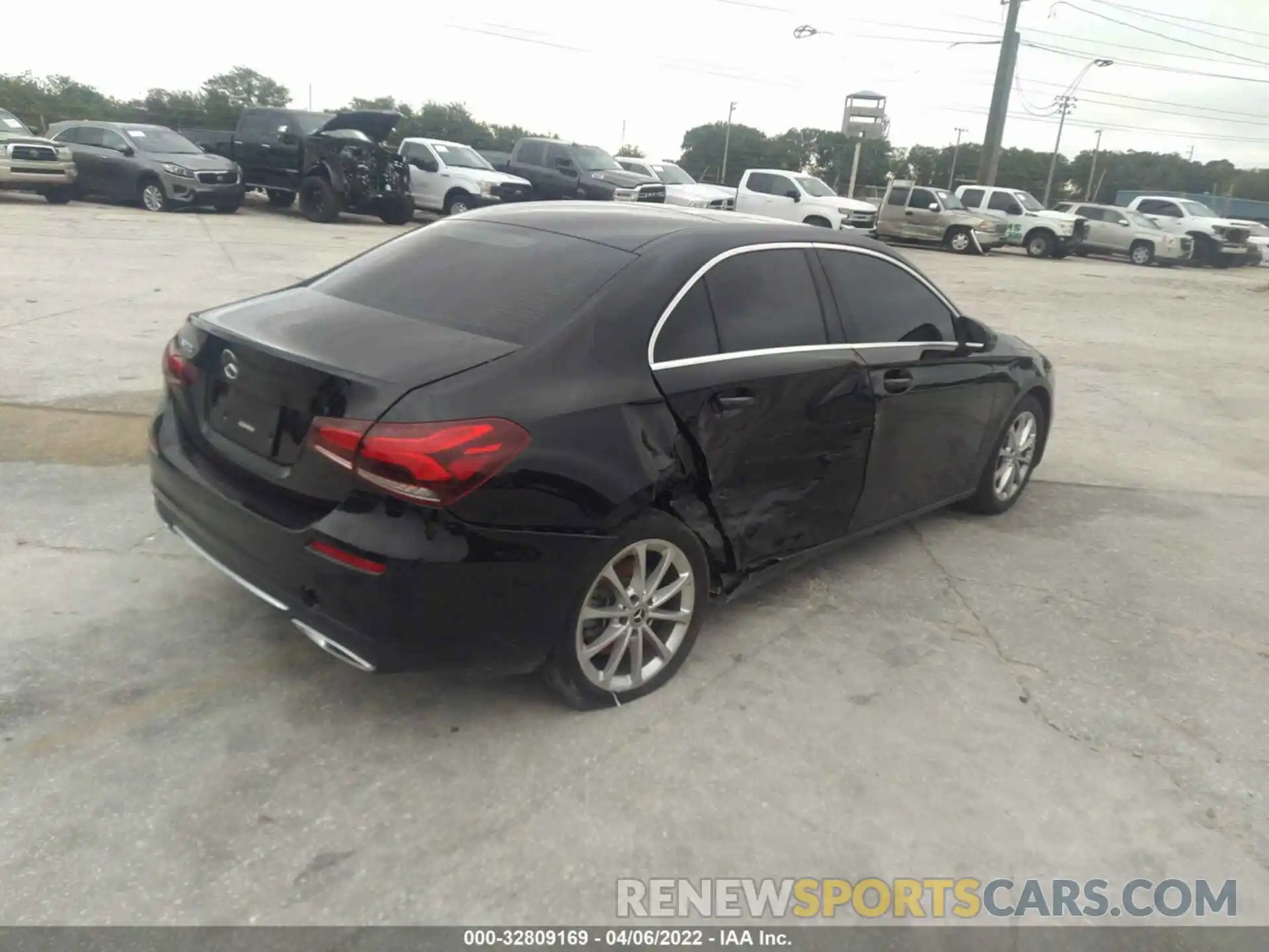 4 Photograph of a damaged car W1K3G4EB6LJ203683 MERCEDES-BENZ A-CLASS 2020