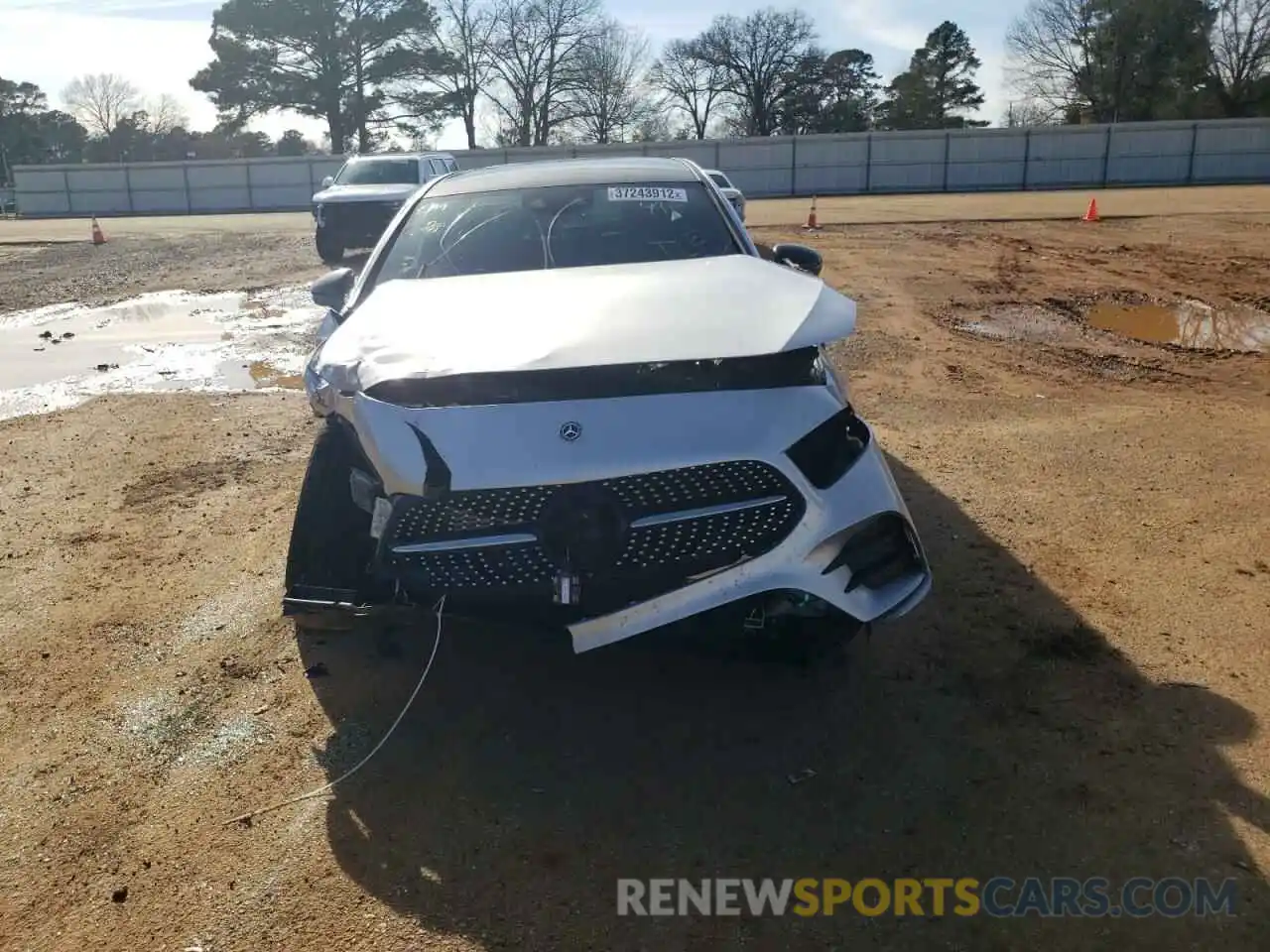 9 Photograph of a damaged car W1K3G4EB8LJ224910 MERCEDES-BENZ A-CLASS 2020