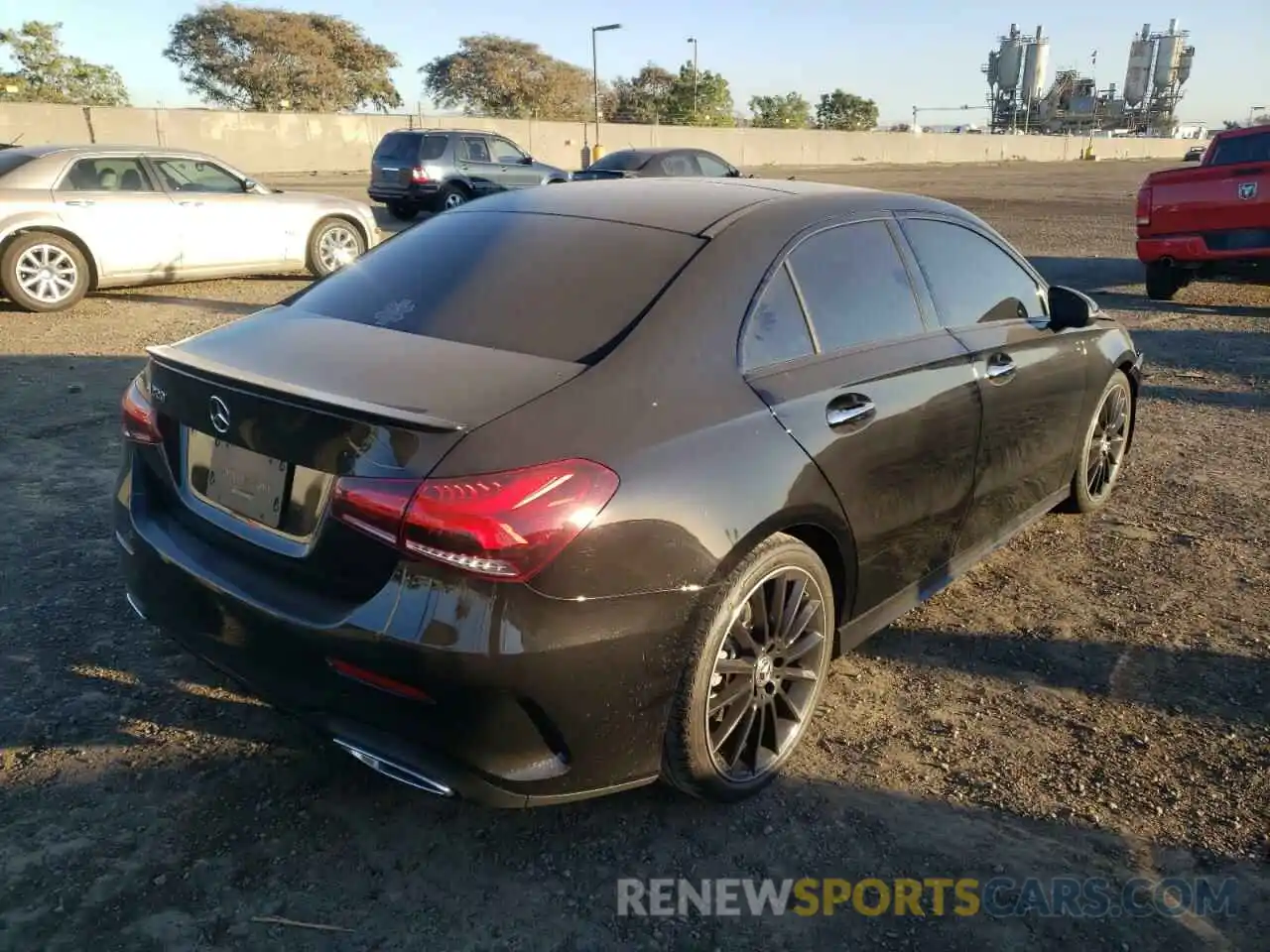 4 Photograph of a damaged car W1K3G4EB8LJ230108 MERCEDES-BENZ A-CLASS 2020