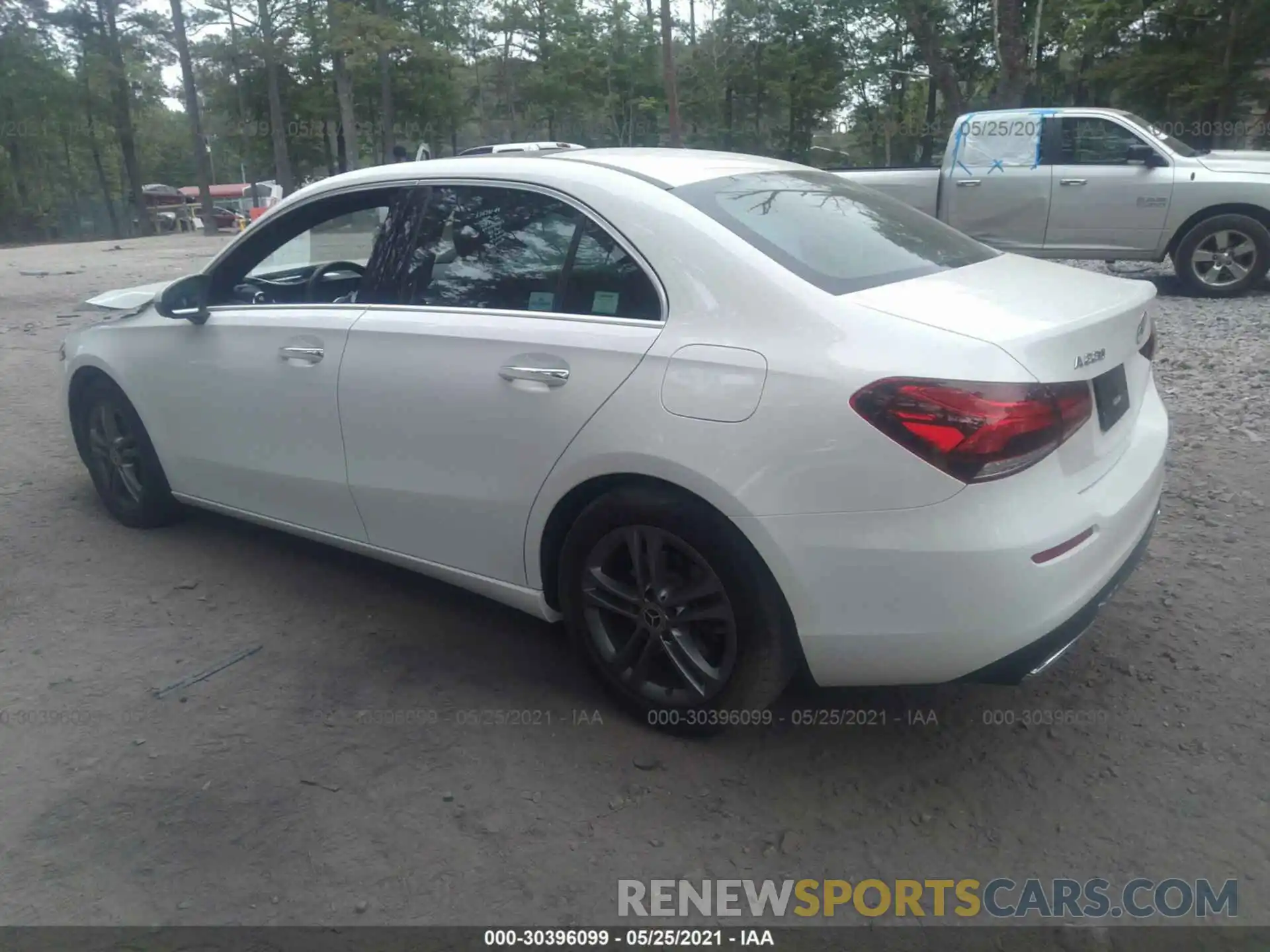 3 Photograph of a damaged car W1K3G4EBXLJ224150 MERCEDES-BENZ A-CLASS 2020