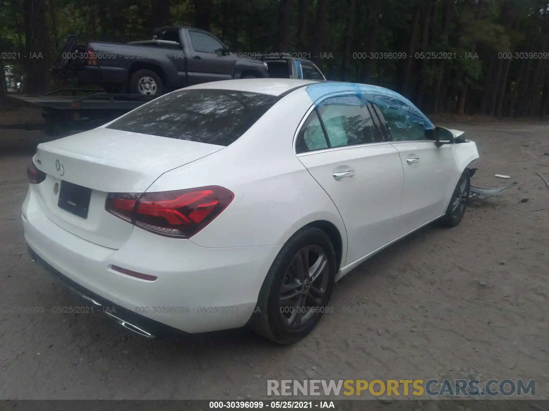 4 Photograph of a damaged car W1K3G4EBXLJ224150 MERCEDES-BENZ A-CLASS 2020