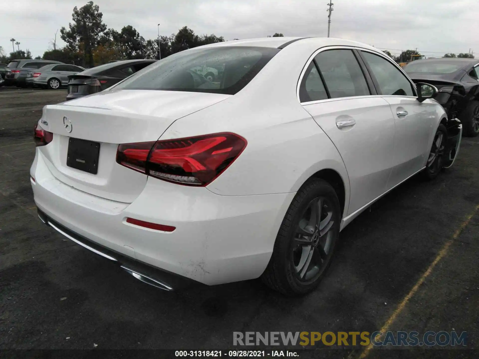 4 Photograph of a damaged car W1K3G4EBXLJ229946 MERCEDES-BENZ A-CLASS 2020