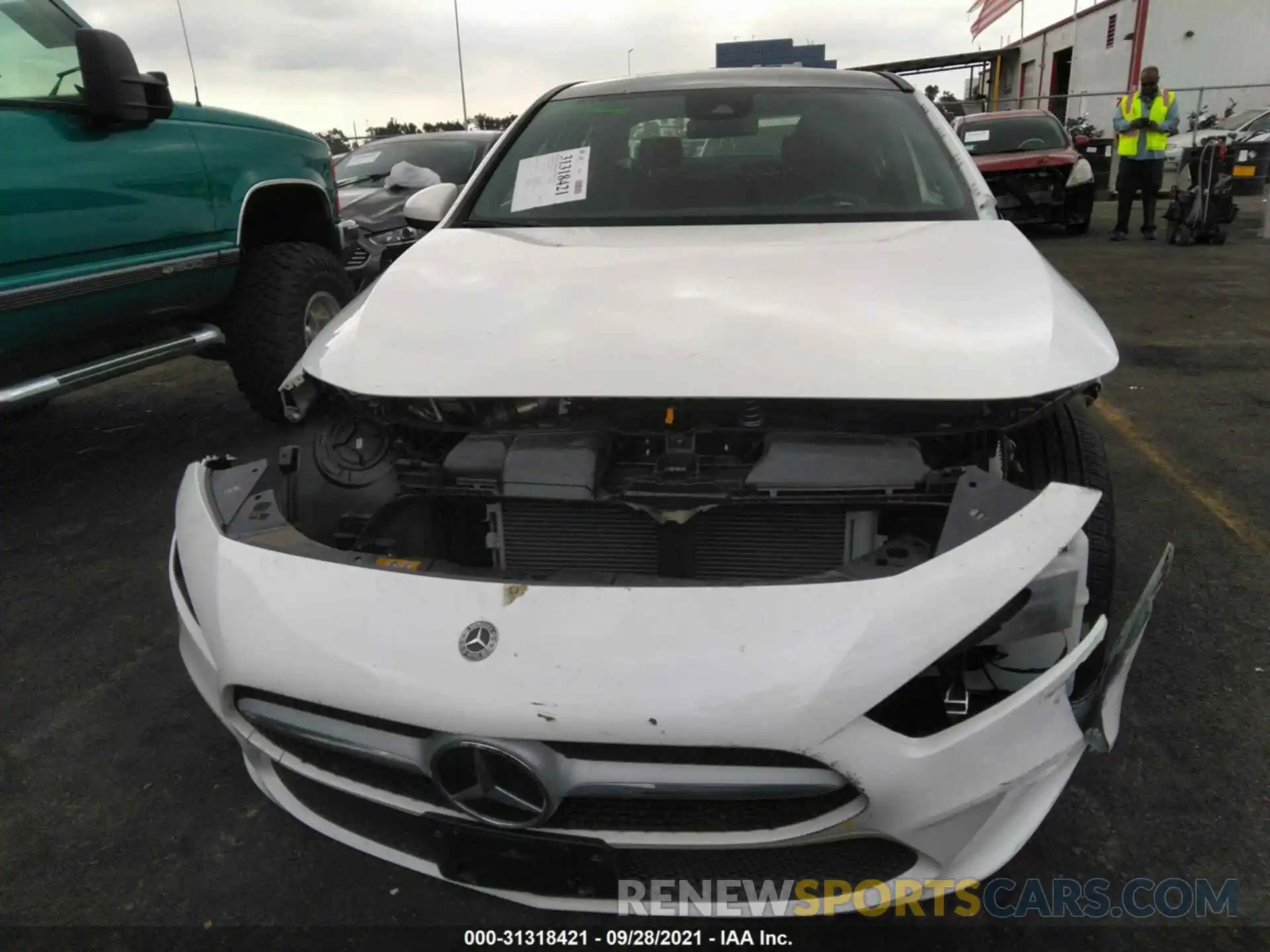 6 Photograph of a damaged car W1K3G4EBXLJ229946 MERCEDES-BENZ A-CLASS 2020