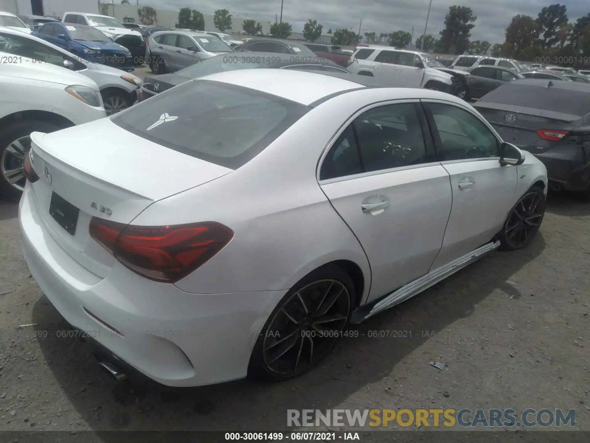 4 Photograph of a damaged car W1K3G5BB1LJ214083 MERCEDES-BENZ A-CLASS 2020