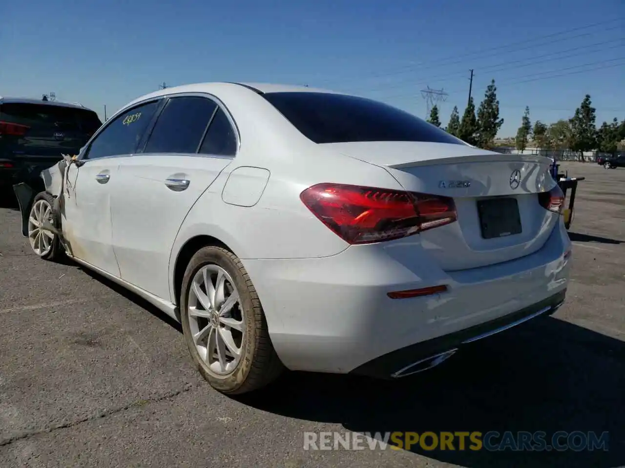 3 Photograph of a damaged car WDD3G4EB2LW038881 MERCEDES-BENZ A-CLASS 2020