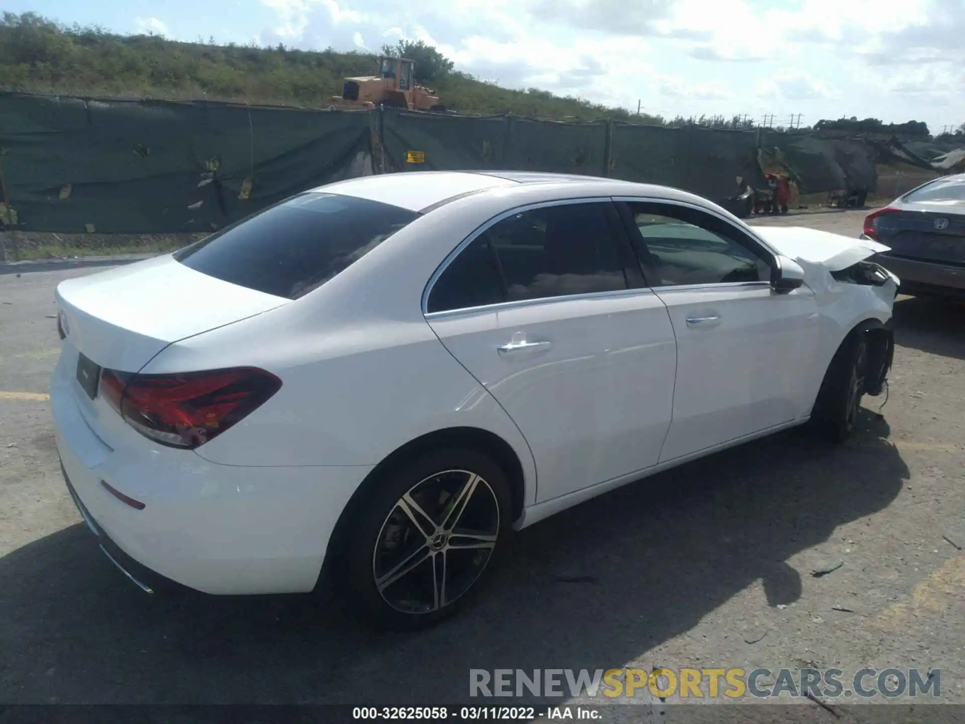 4 Photograph of a damaged car W1K3G4EB1MJ305068 MERCEDES-BENZ A-CLASS 2021