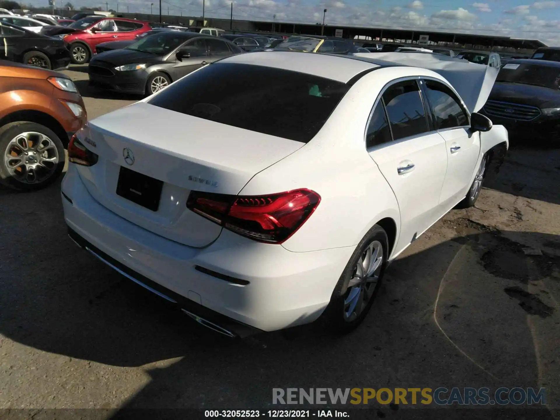 4 Photograph of a damaged car W1K3G4EB7MJ266163 MERCEDES-BENZ A-CLASS 2021