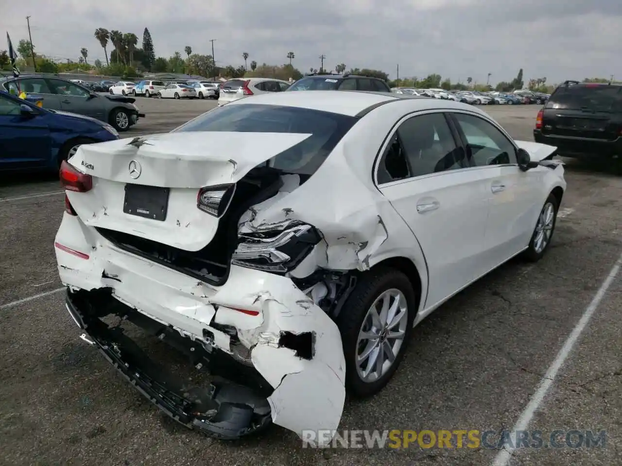 4 Photograph of a damaged car W1K3G4EB9MJ267315 MERCEDES-BENZ A-CLASS 2021