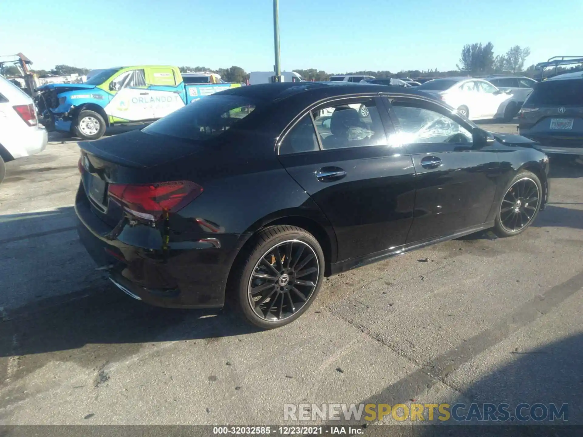 4 Photograph of a damaged car W1K3G4EB4NJ331763 MERCEDES-BENZ A-CLASS 2022