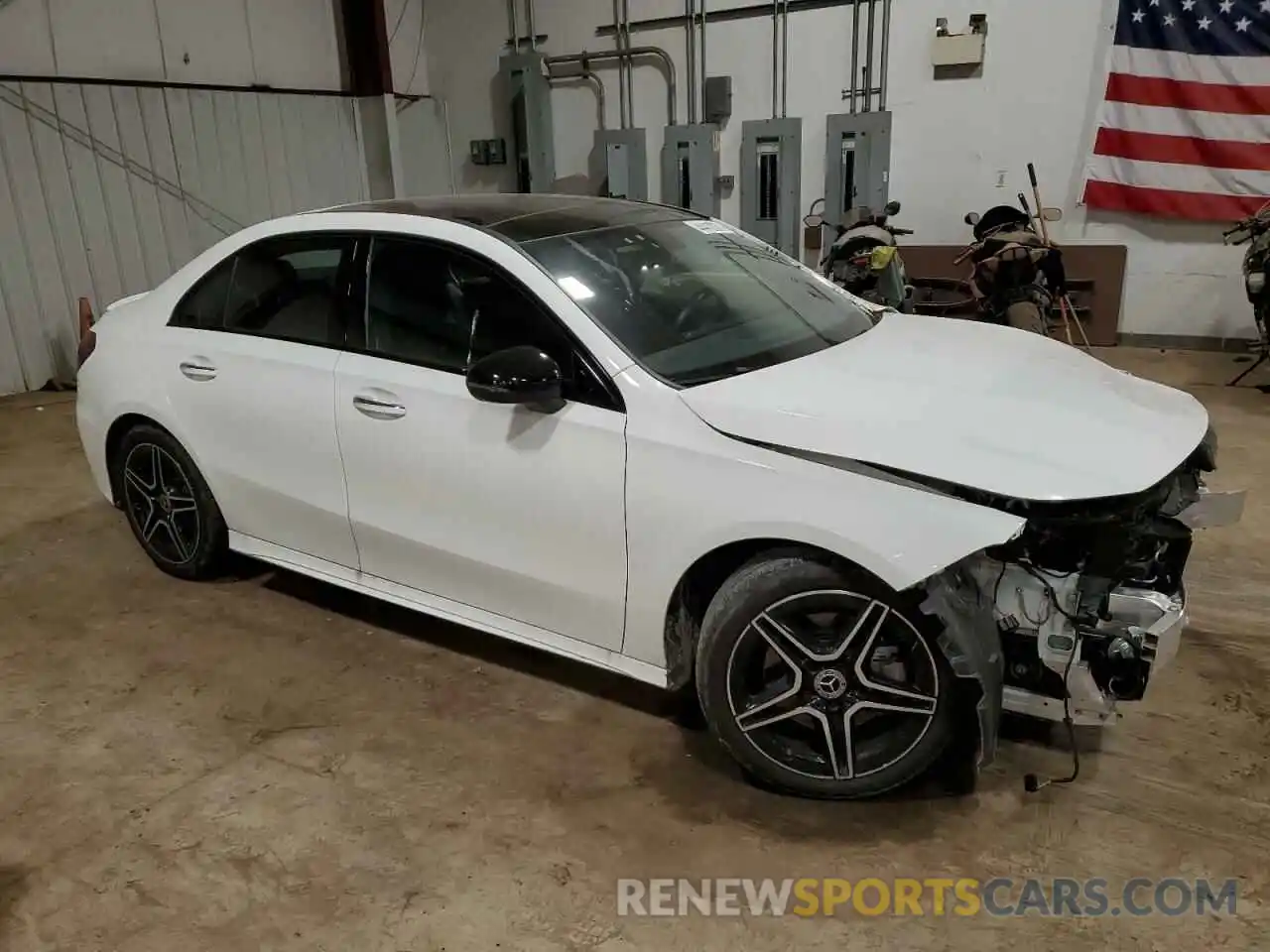 4 Photograph of a damaged car W1K3G4FB2NJ363769 MERCEDES-BENZ A-CLASS 2022