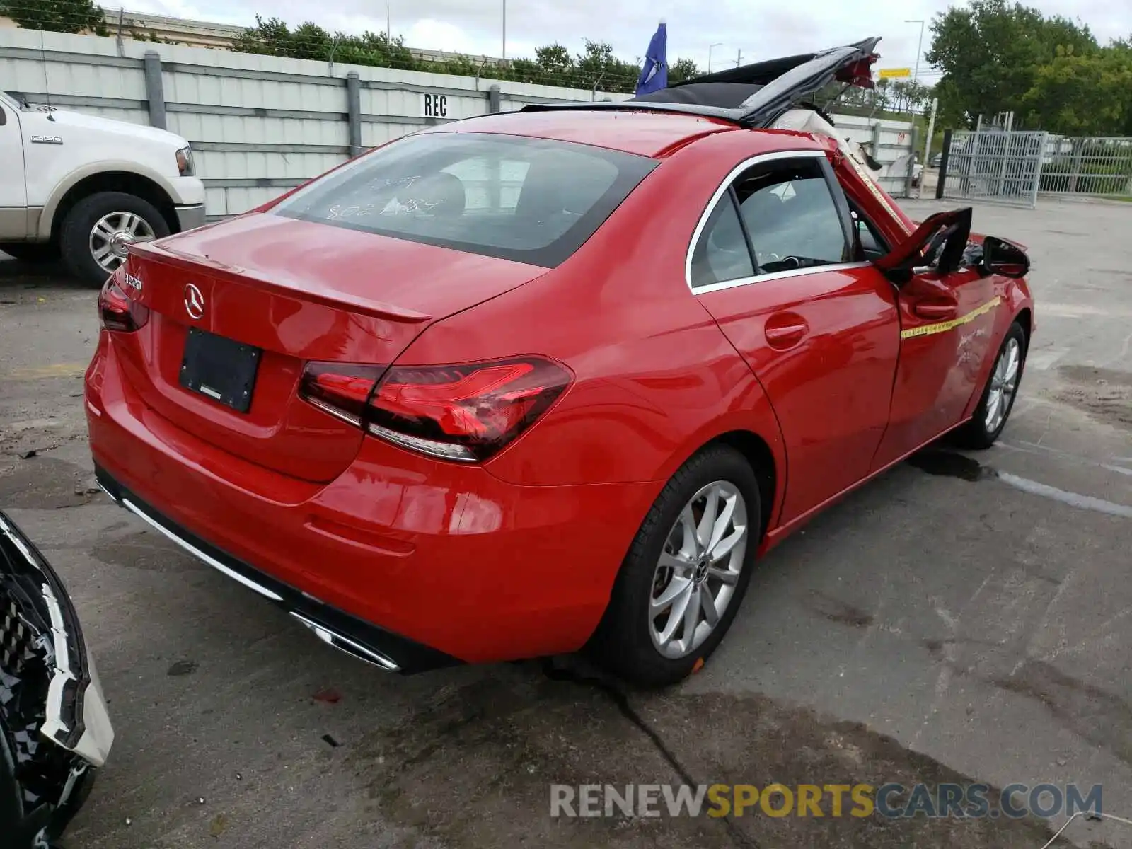 4 Photograph of a damaged car W1K3G4EBXLW047702 MERCEDES-BENZ ALL OTHER 2020