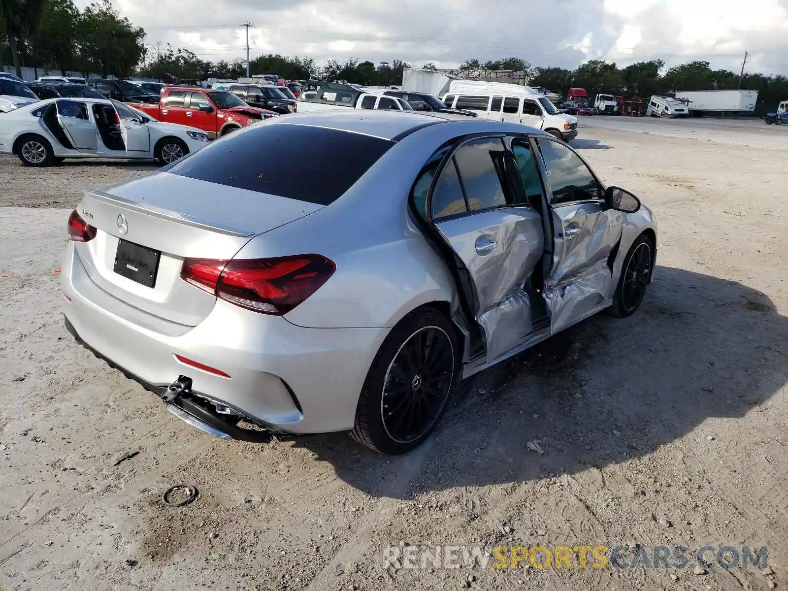 4 Photograph of a damaged car W1K3G4EB2MJ288832 MERCEDES-BENZ ALL OTHER 2021