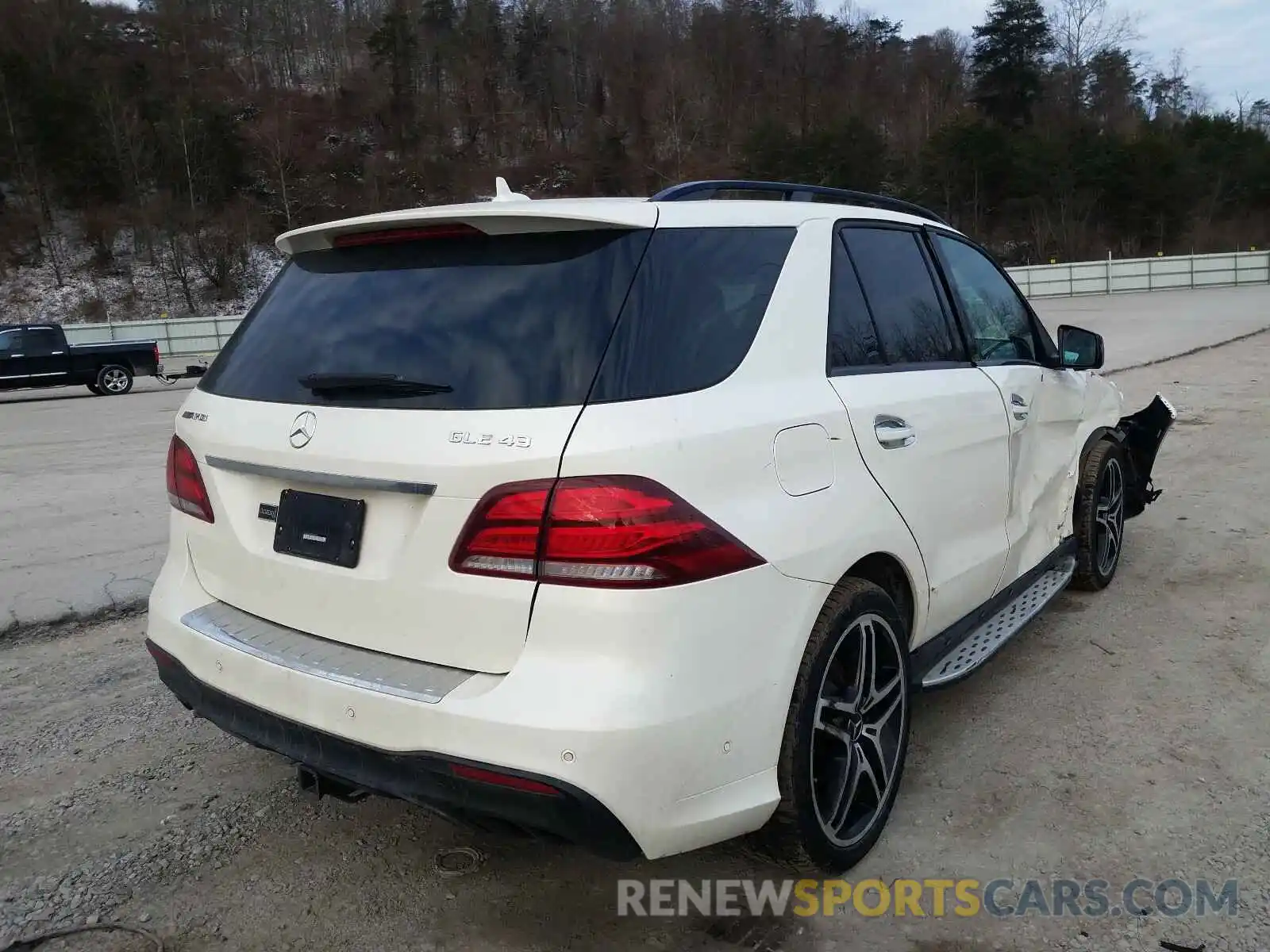 4 Photograph of a damaged car 4JGDA6EB4KB205898 MERCEDES-BENZ AMG 2019