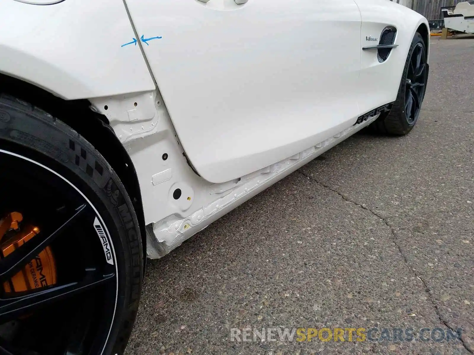 17 Photograph of a damaged car W1KYK7KA0LA029594 MERCEDES-BENZ AMG 2020