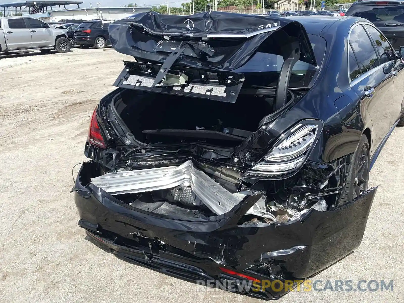 9 Photograph of a damaged car WDDUG8JB1LA513595 MERCEDES-BENZ AMG 2020