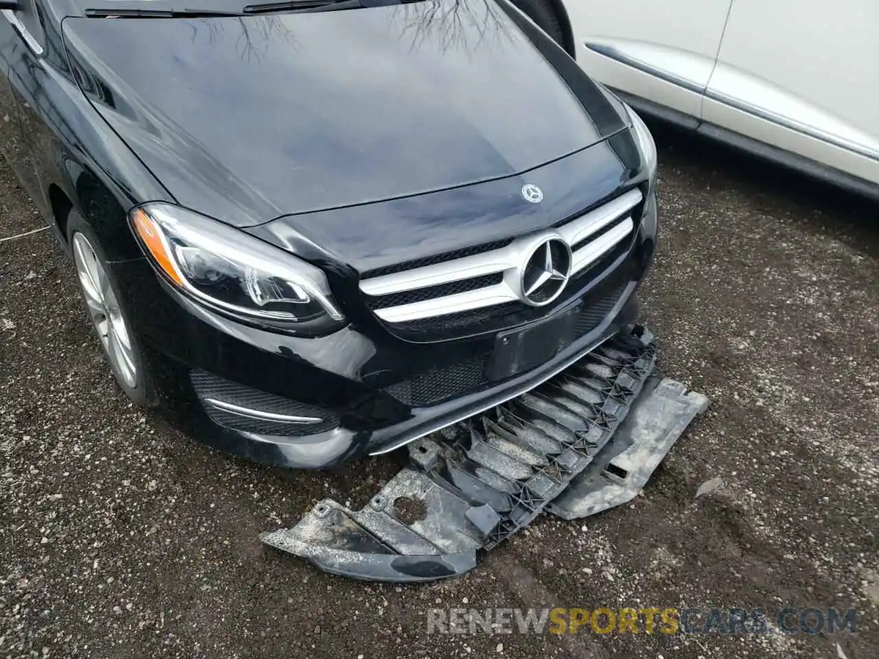 9 Photograph of a damaged car WDDMH4GB9KJ535212 MERCEDES-BENZ B-CLASS 2019