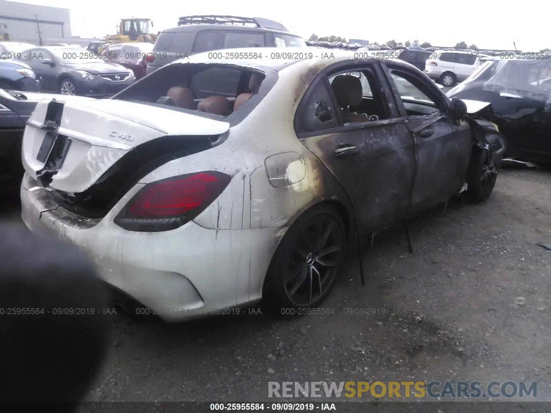 4 Photograph of a damaged car 55SWF6EB7KU283862 MERCEDES-BENZ C 2019