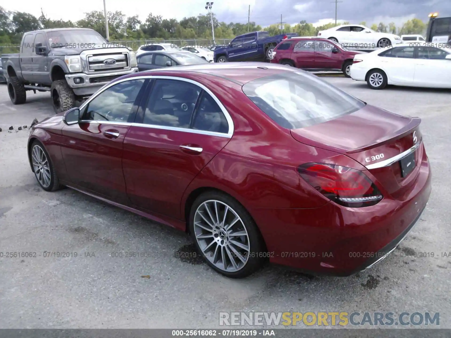 3 Photograph of a damaged car 55SWF8DB2KU303867 MERCEDES-BENZ C 2019