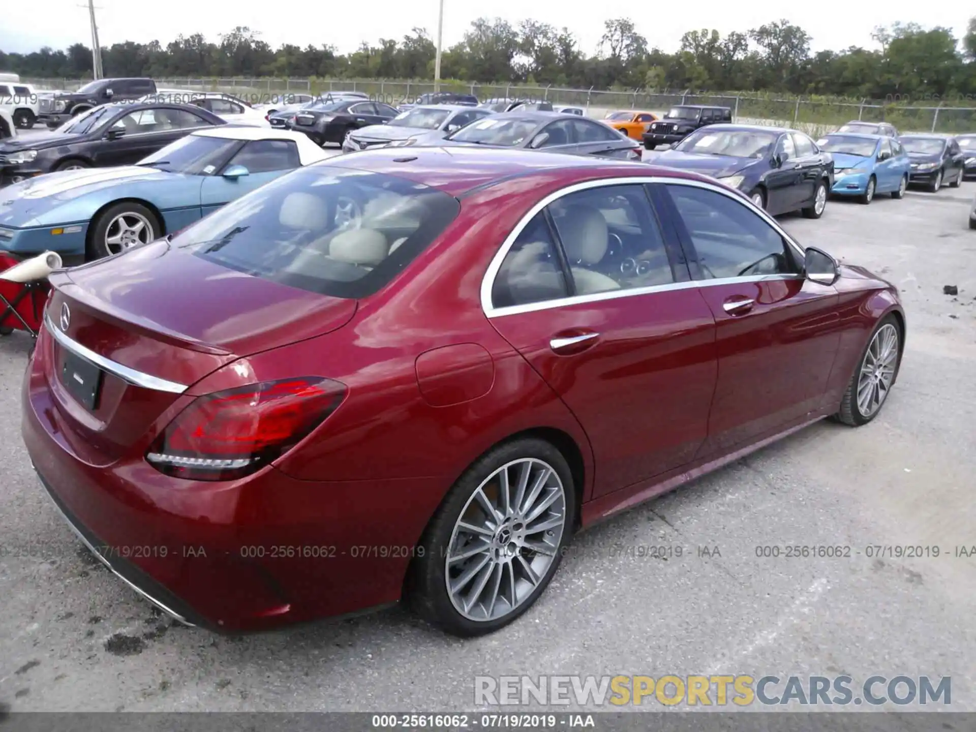 4 Photograph of a damaged car 55SWF8DB2KU303867 MERCEDES-BENZ C 2019