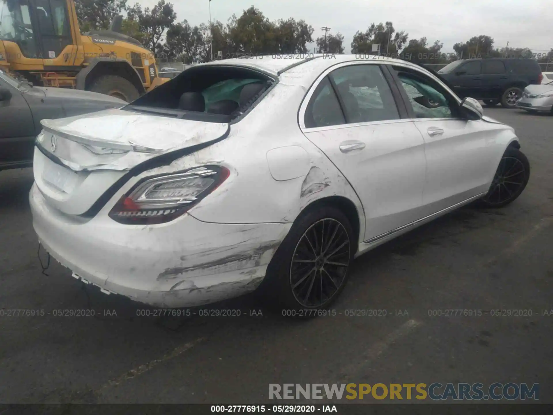 4 Photograph of a damaged car 55SWF8DB3KU319835 MERCEDES-BENZ C 2019