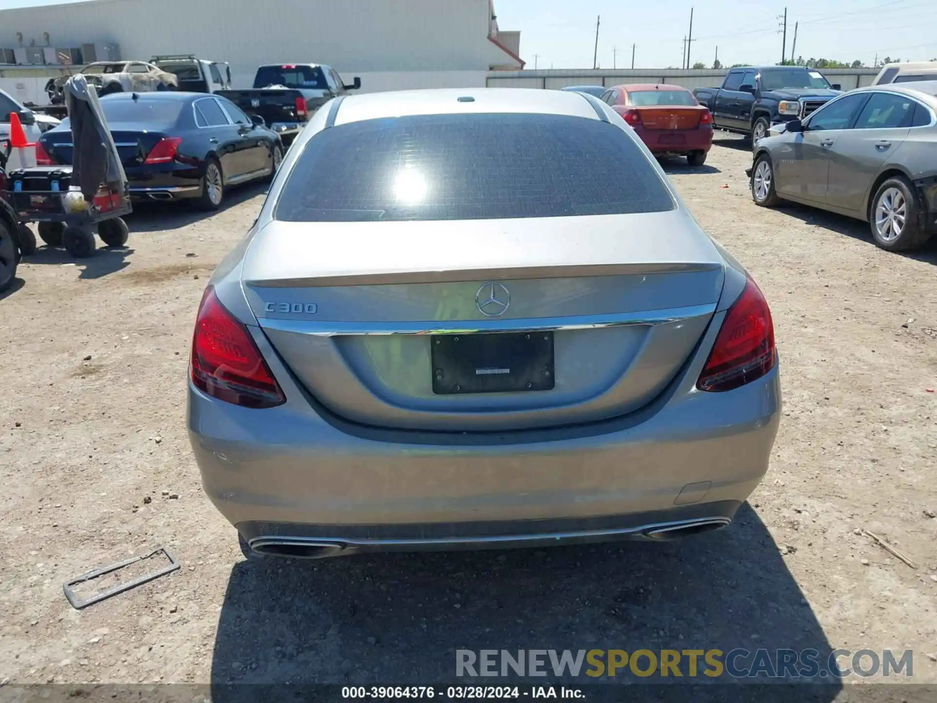 17 Photograph of a damaged car 55SWF8DB8KU299386 MERCEDES-BENZ C 2019