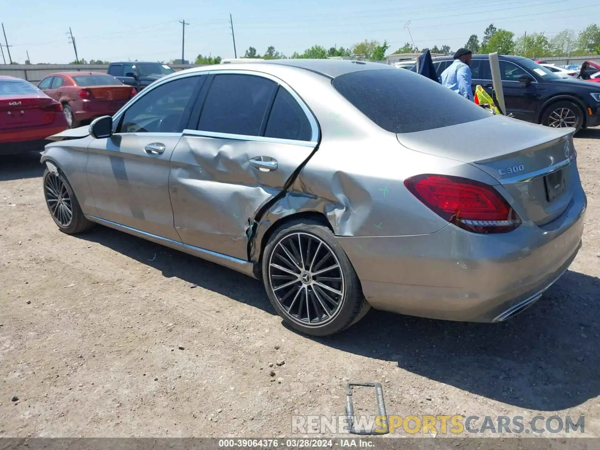 3 Photograph of a damaged car 55SWF8DB8KU299386 MERCEDES-BENZ C 2019