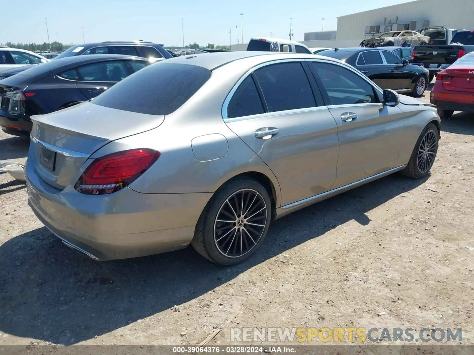 4 Photograph of a damaged car 55SWF8DB8KU299386 MERCEDES-BENZ C 2019