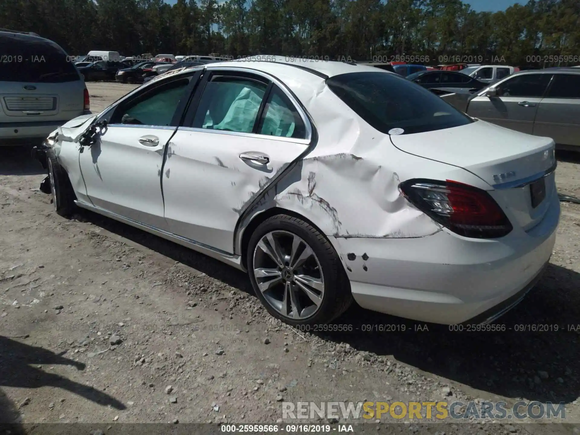 3 Photograph of a damaged car 55SWF8DB9KU302909 MERCEDES-BENZ C 2019