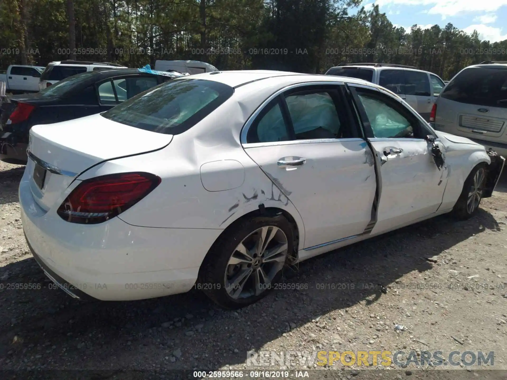 4 Photograph of a damaged car 55SWF8DB9KU302909 MERCEDES-BENZ C 2019