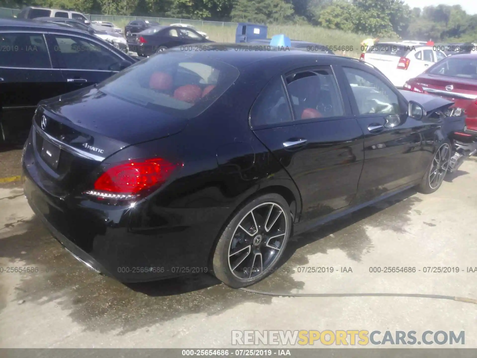 4 Photograph of a damaged car 55SWF8EB0KU293502 MERCEDES-BENZ C 2019