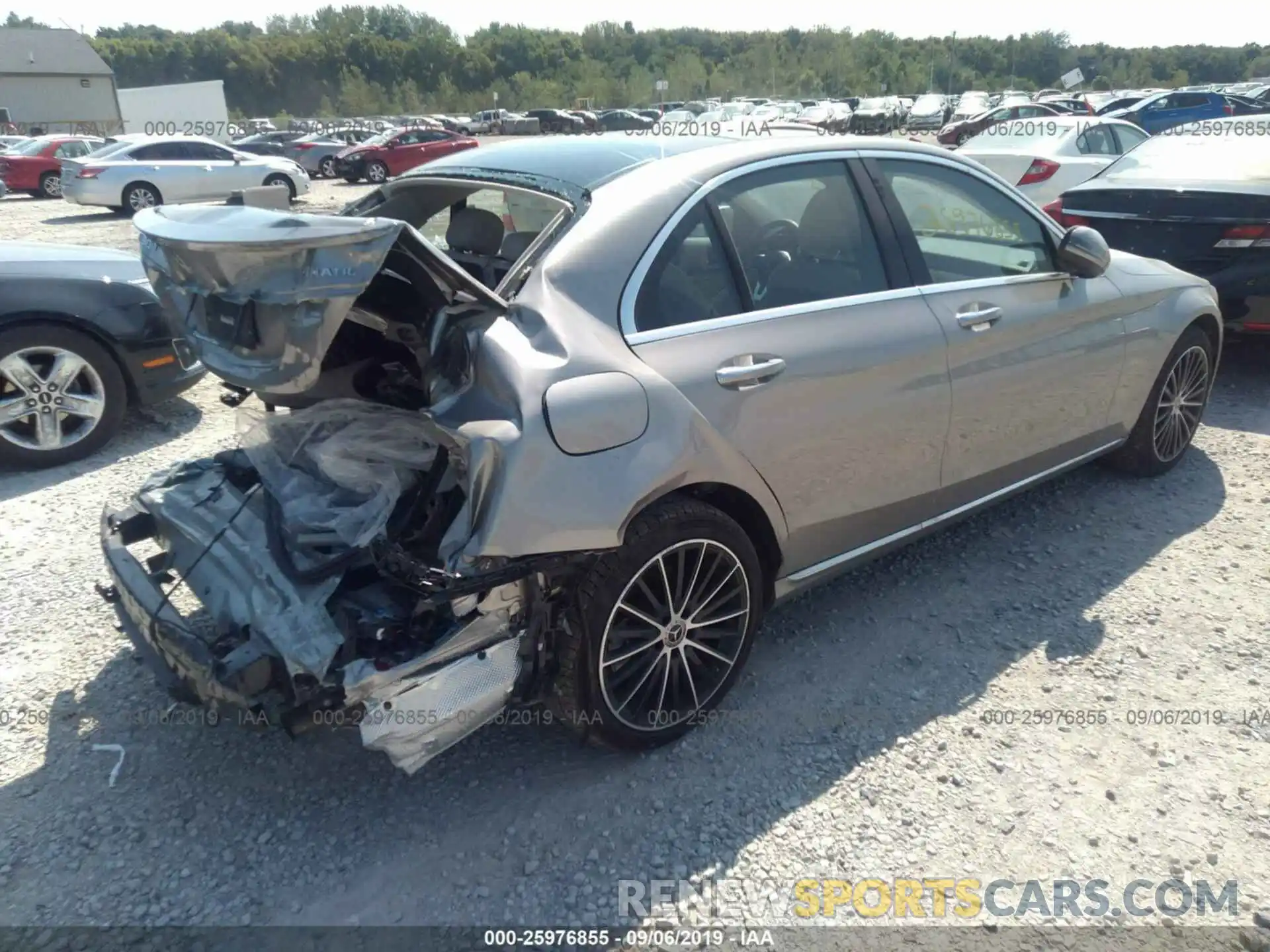 4 Photograph of a damaged car 55SWF8EB7KU287549 MERCEDES-BENZ C 2019