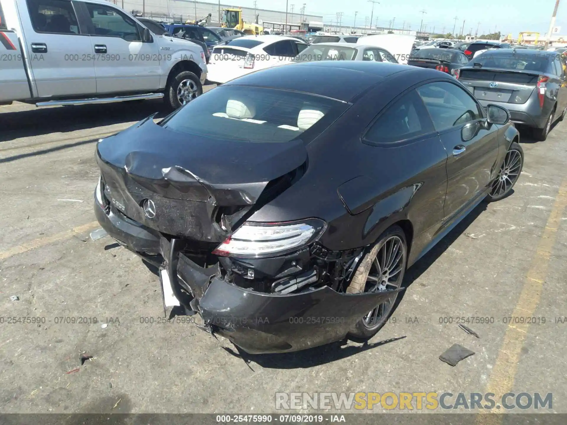 4 Photograph of a damaged car WDDWJ8DB5KF865036 MERCEDES-BENZ C 2019