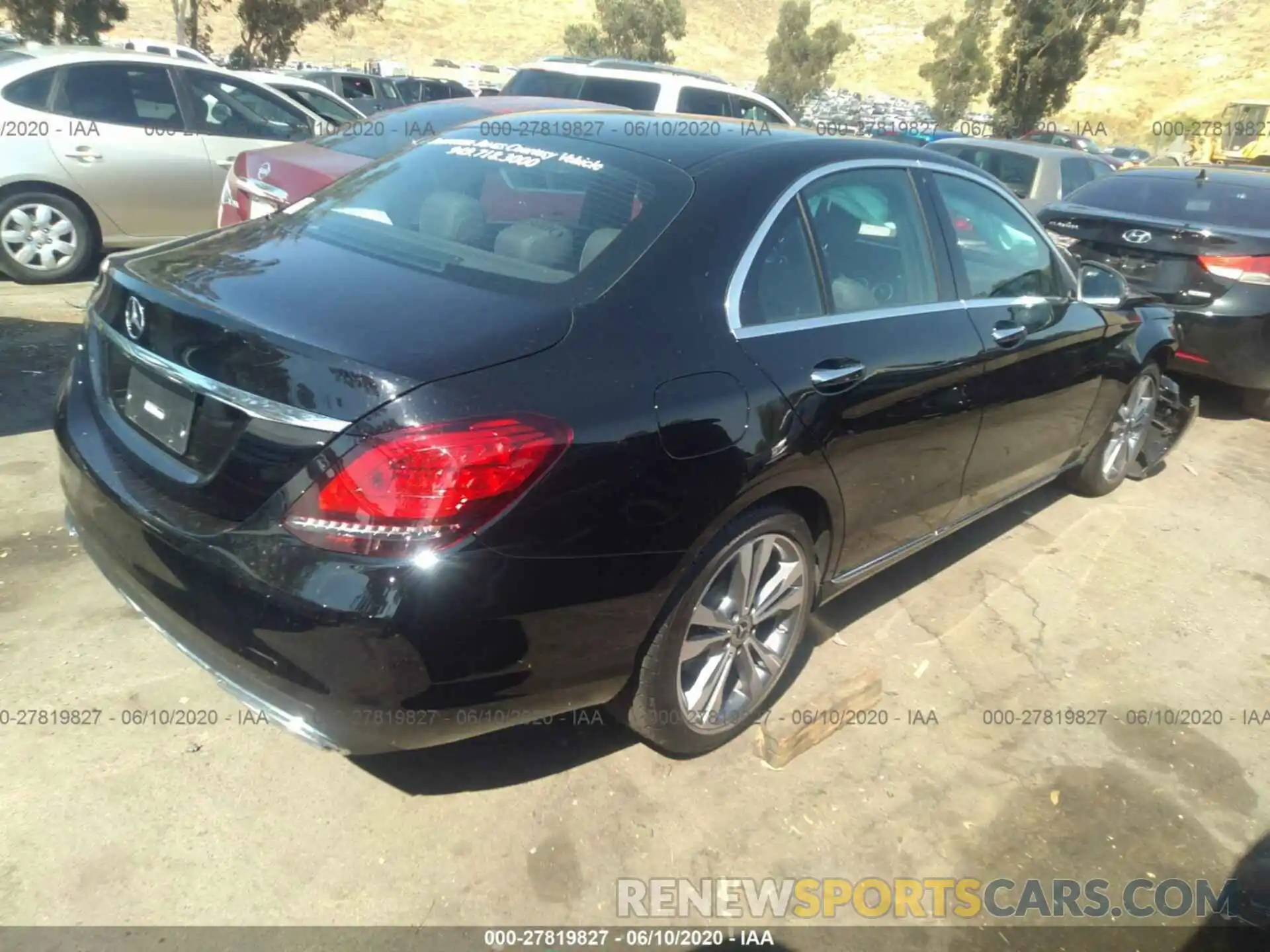 4 Photograph of a damaged car WDDWF8DB7LR542625 MERCEDES-BENZ C 2020