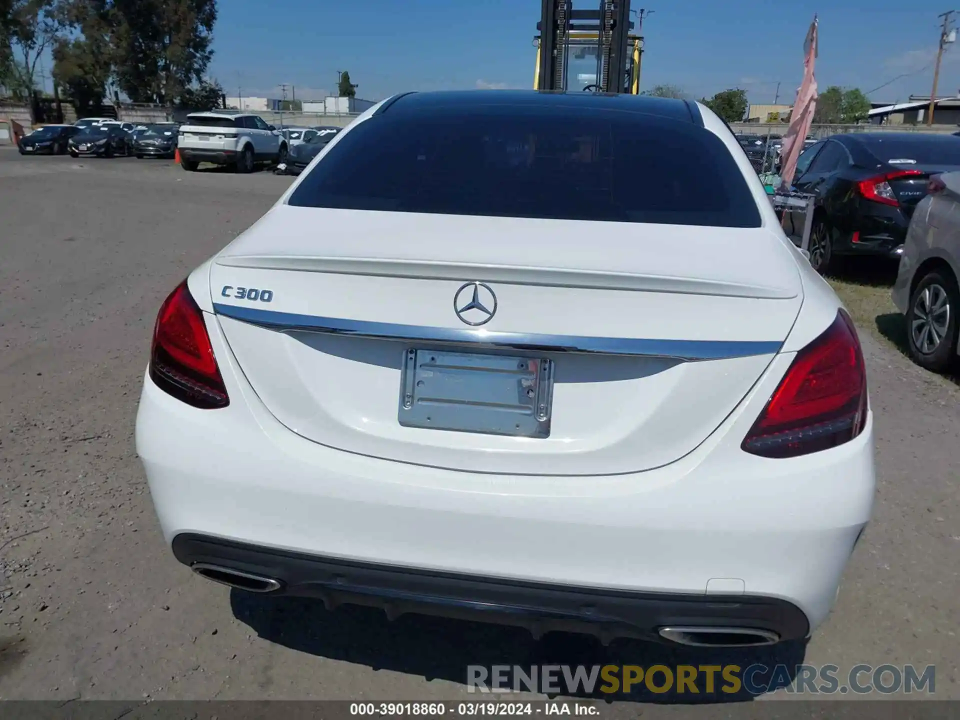 16 Photograph of a damaged car 55SWF8DB1KU303665 MERCEDES-BENZ C 300 2019