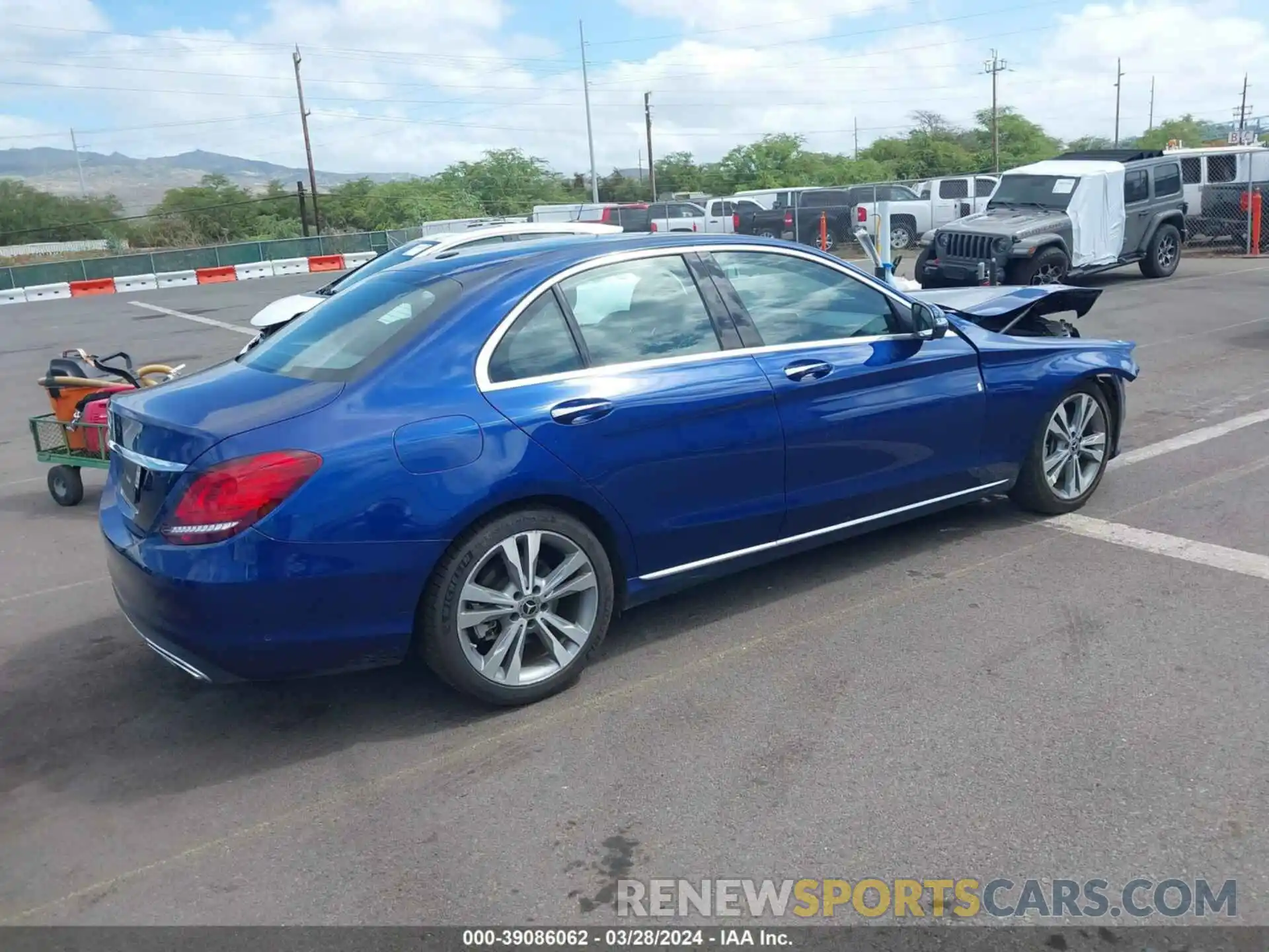 4 Photograph of a damaged car 55SWF8DB3KU297755 MERCEDES-BENZ C 300 2019