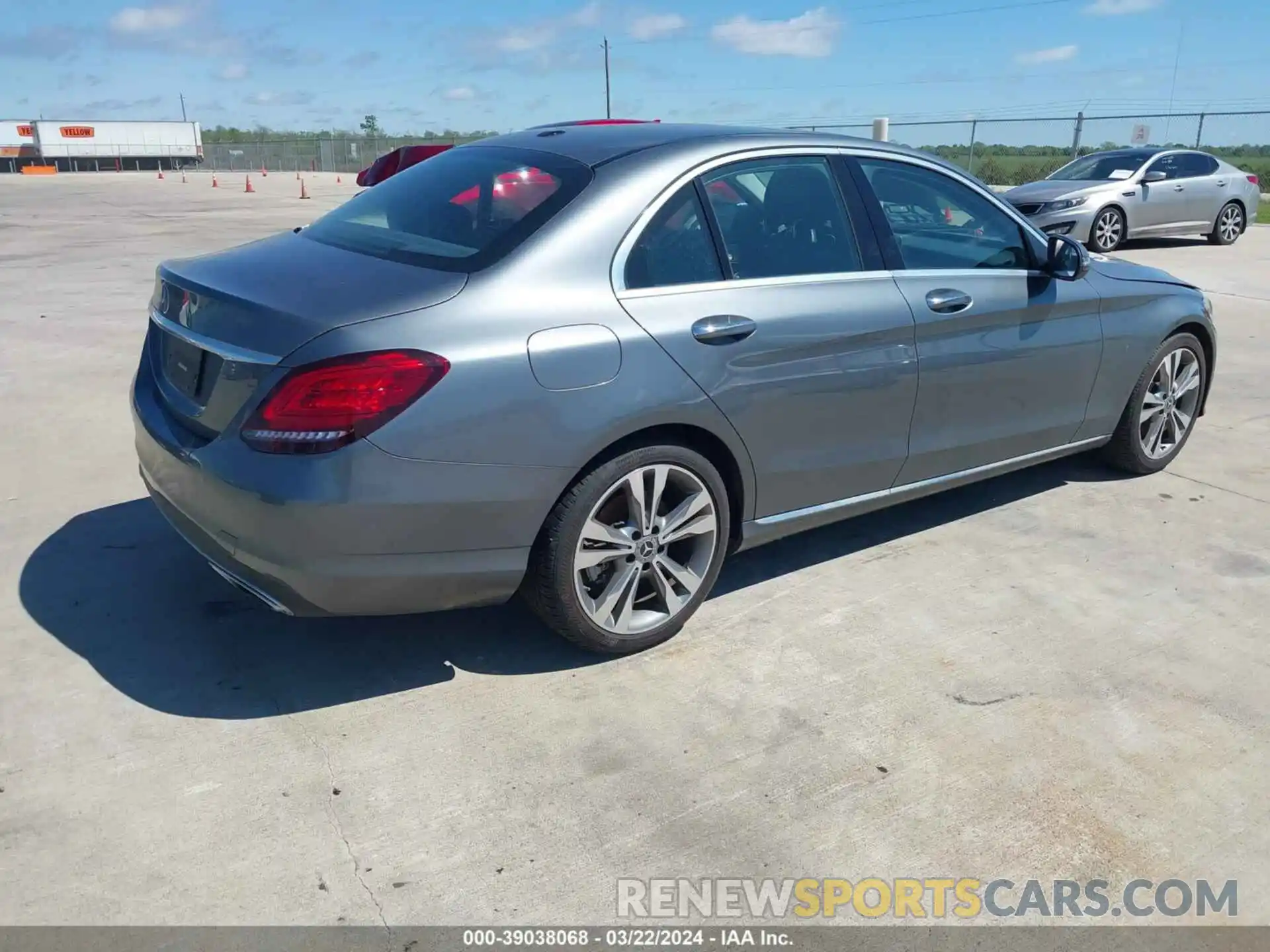 4 Photograph of a damaged car 55SWF8DB6KU299662 MERCEDES-BENZ C 300 2019