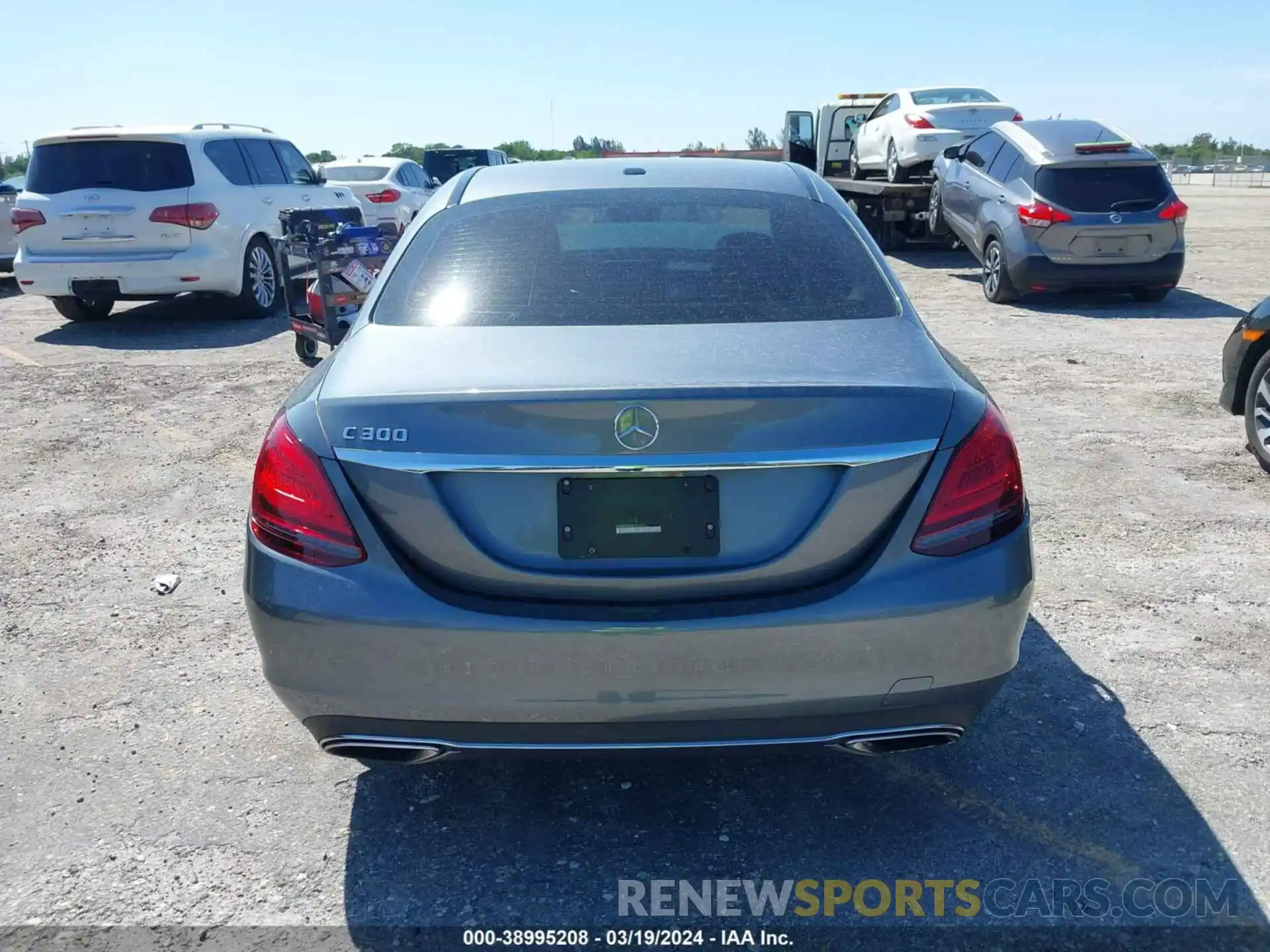 17 Photograph of a damaged car 55SWF8DB8KU300424 MERCEDES-BENZ C 300 2019